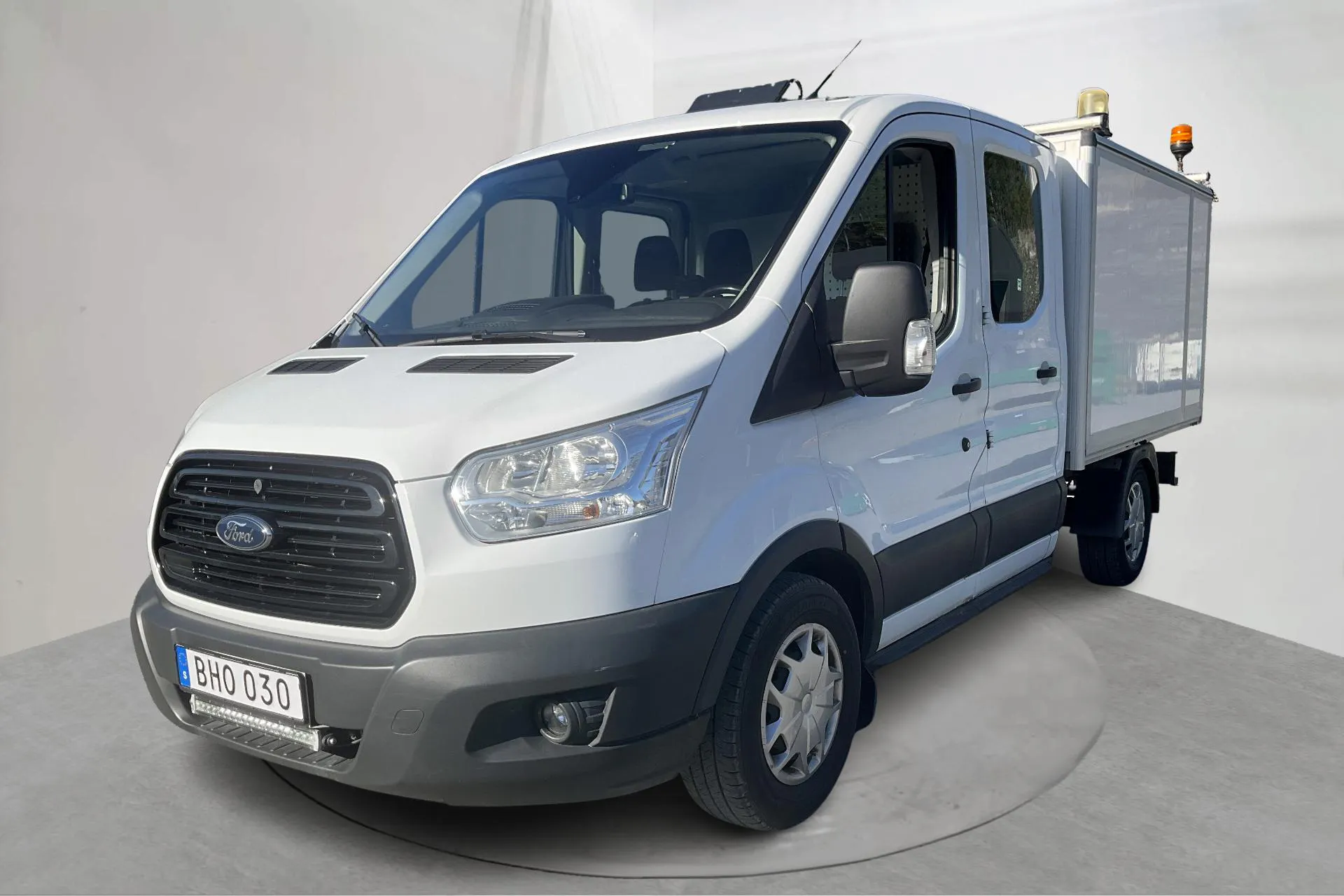 Presentationsfoto 1 av 21: Ford Transit Chassi 350 2.0 TDCi AWD (130hk) - 8 646 mil - Manuell - vit - 2018