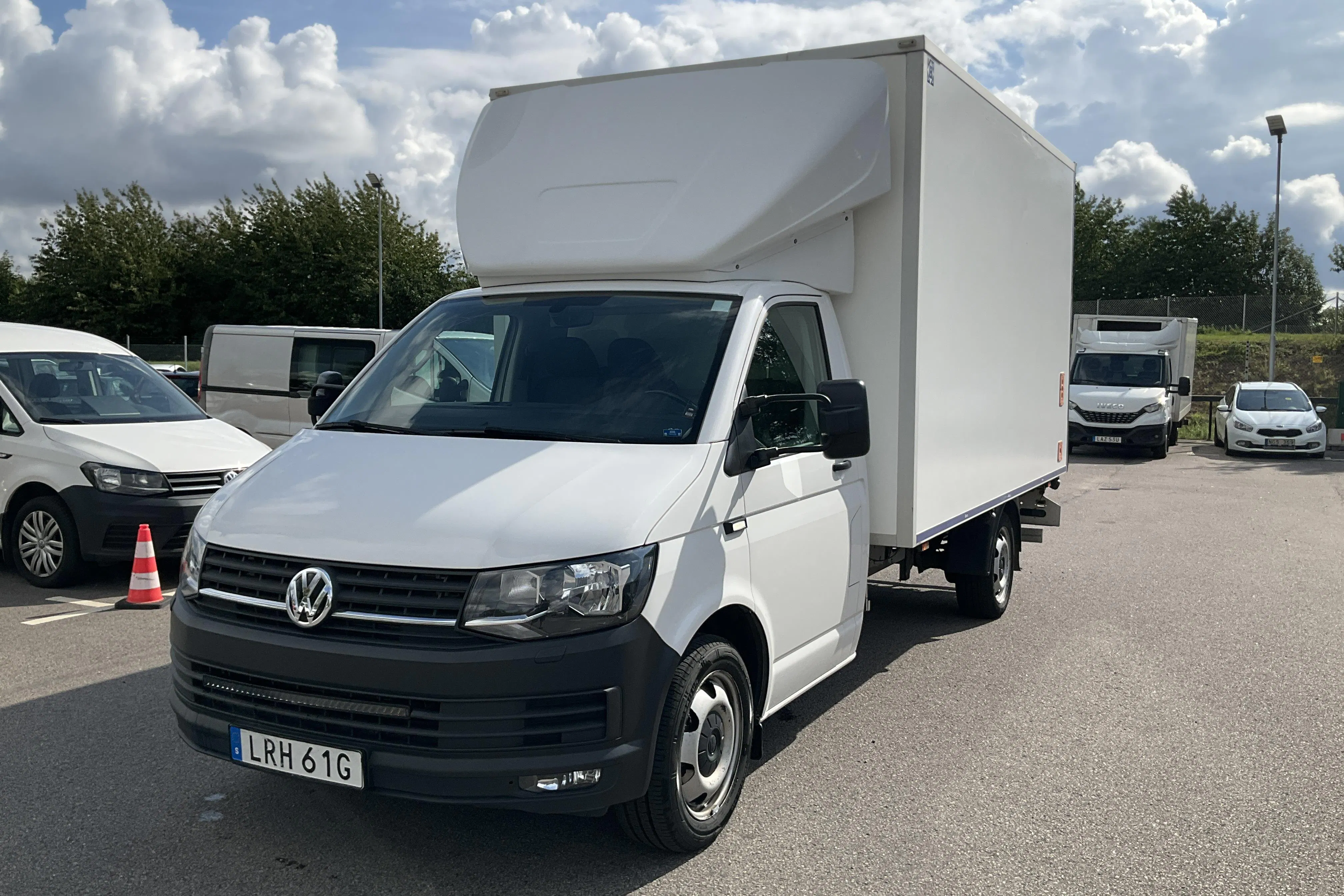 Presentation photo 1 of 12: VW Transporter T6 2.0 TDI BMT Volymskåp (150hk) - 166 400 km - Automatic - white - 2019