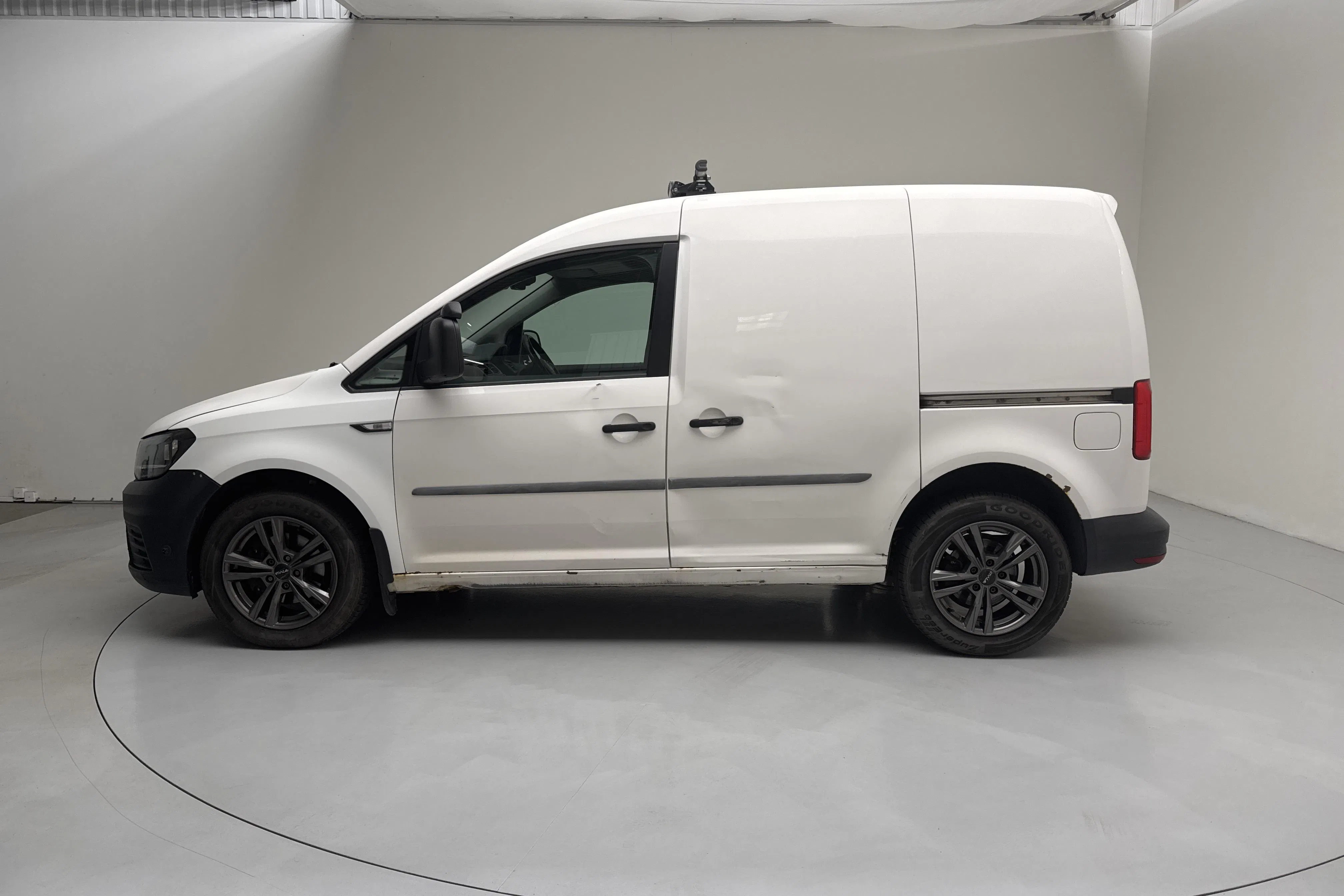 Presentationsfoto 2 av 14: VW Caddy 2.0 TDI Skåp (102hk) - 28 286 mil - Automat - vit - 2017