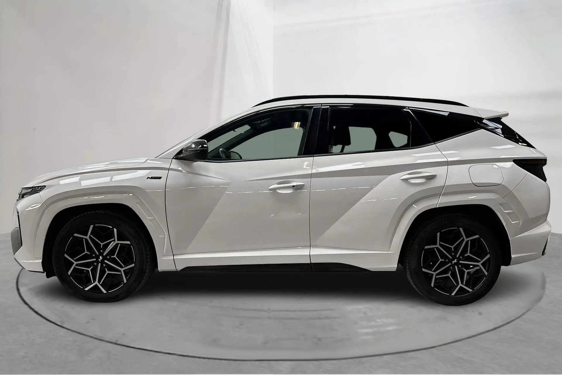 Presentation photo 2 of 17: Hyundai Tucson 1.6 T-GDi 4WD (180hk) - 178 630 km - Automatic - white - 2021