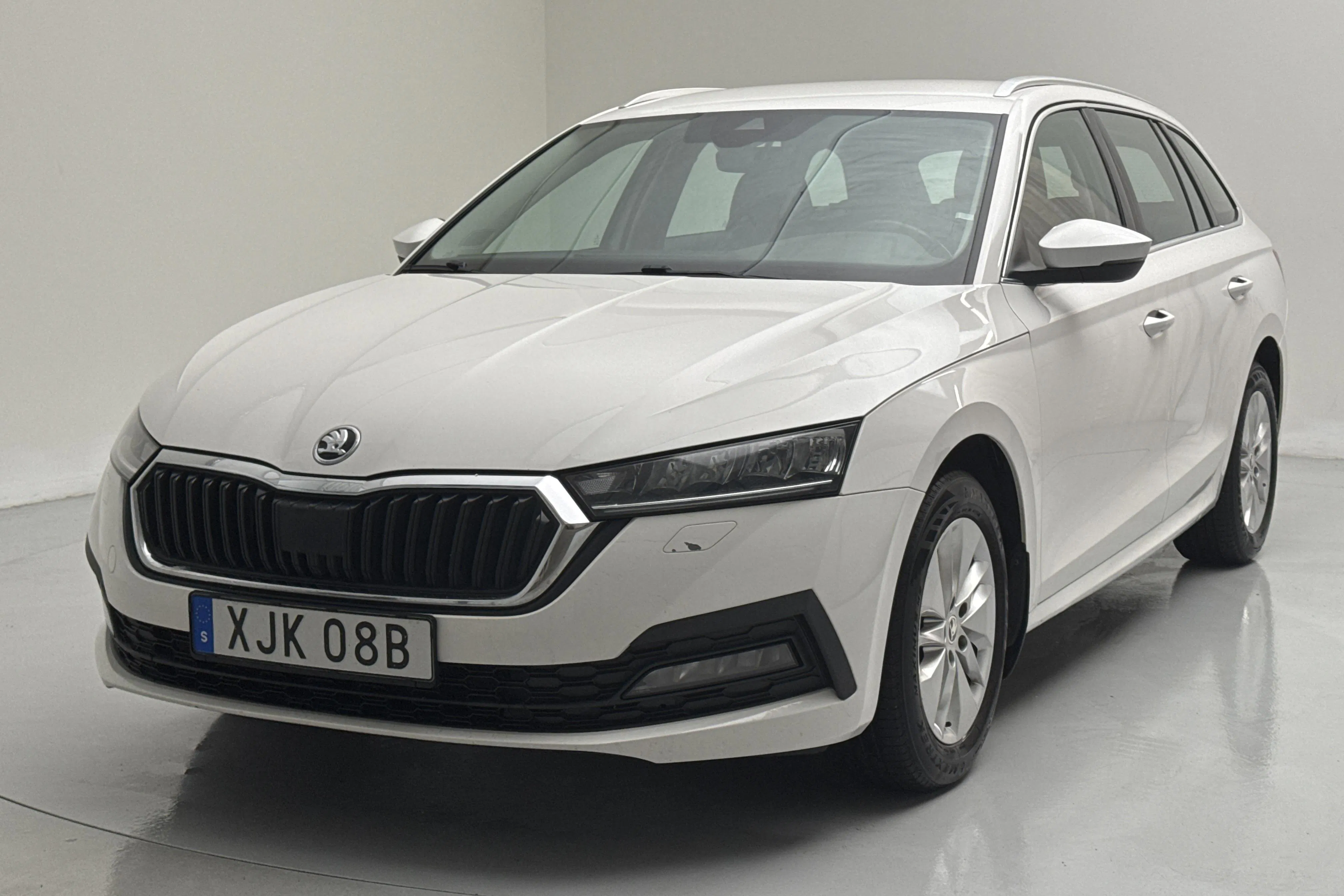 Presentationsfoto 1 av 16: Skoda Octavia TSI e-Tec mHEV Combi (110hk) - 18 457 mil - Automat - vit - 2021