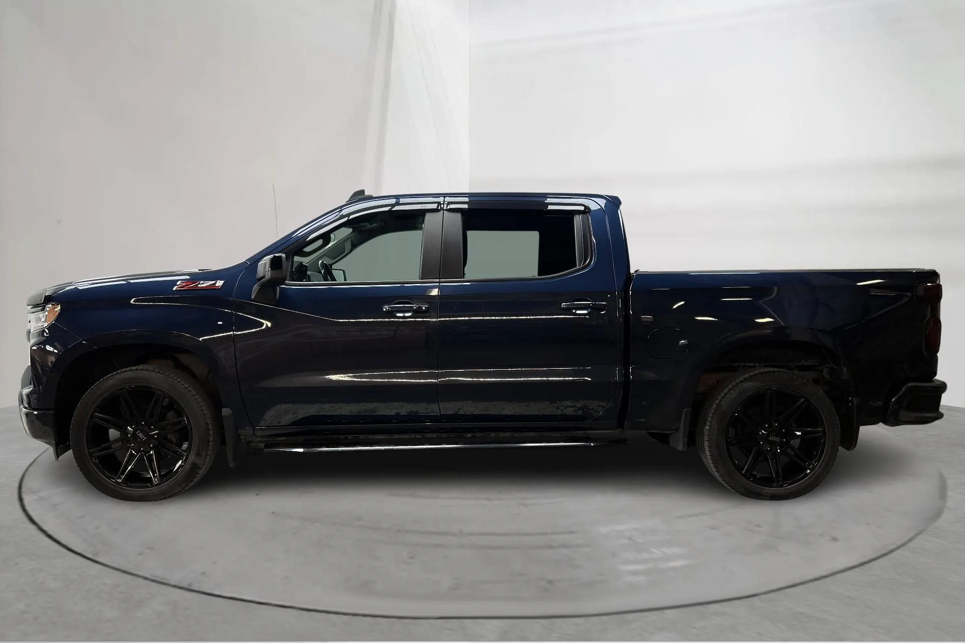 Presentationsfoto 2 av 15: Chevrolet Silverado RST 1500 5.3 V8 (360hk) - 10 140 mil - Automat - Mörkblå - 2022