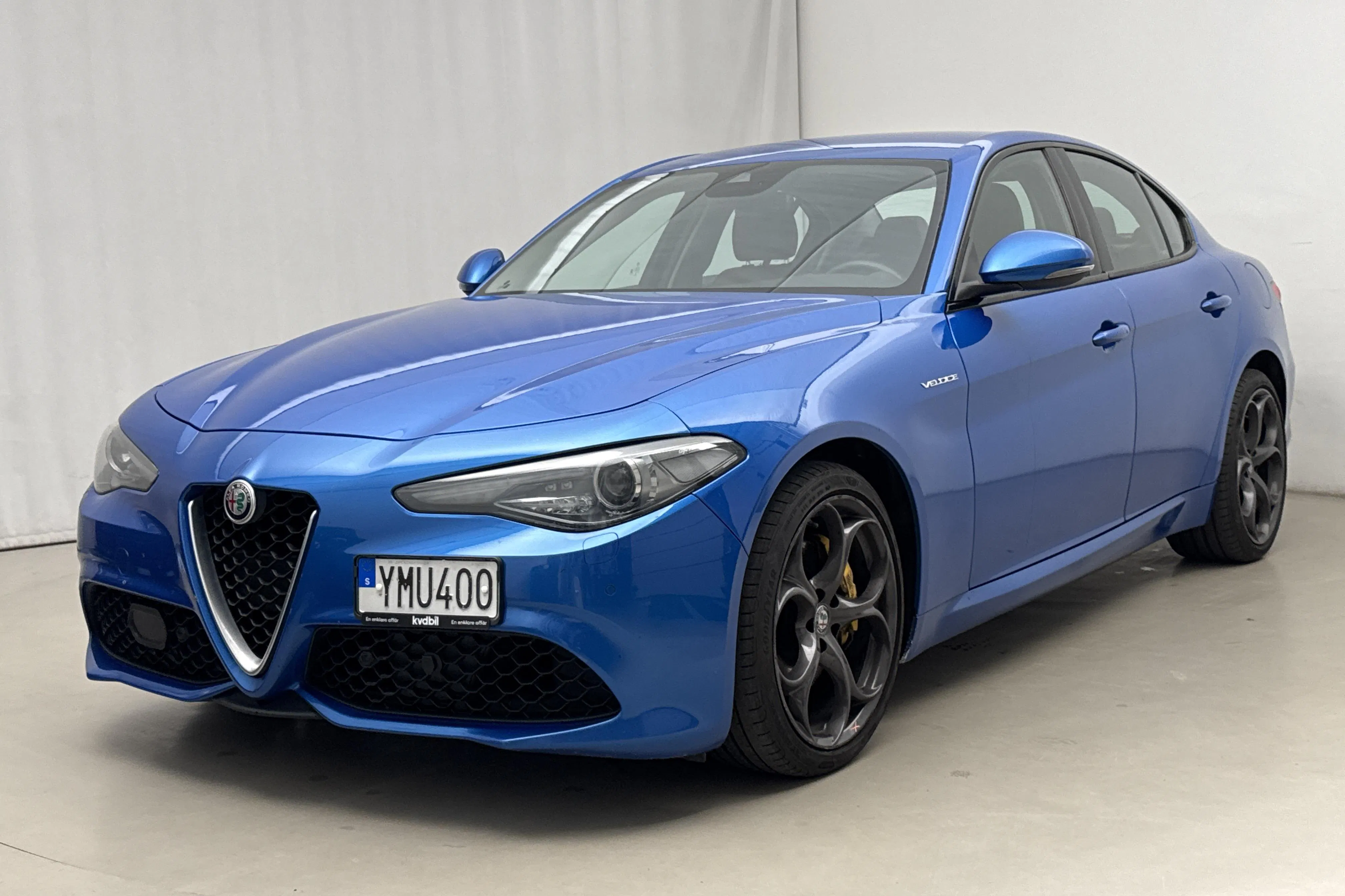 Presentation photo 1 of 21: Alfa Romeo Giulia 2.0 AWD (280hk) - 156 070 km - Automatic - blue - 2017