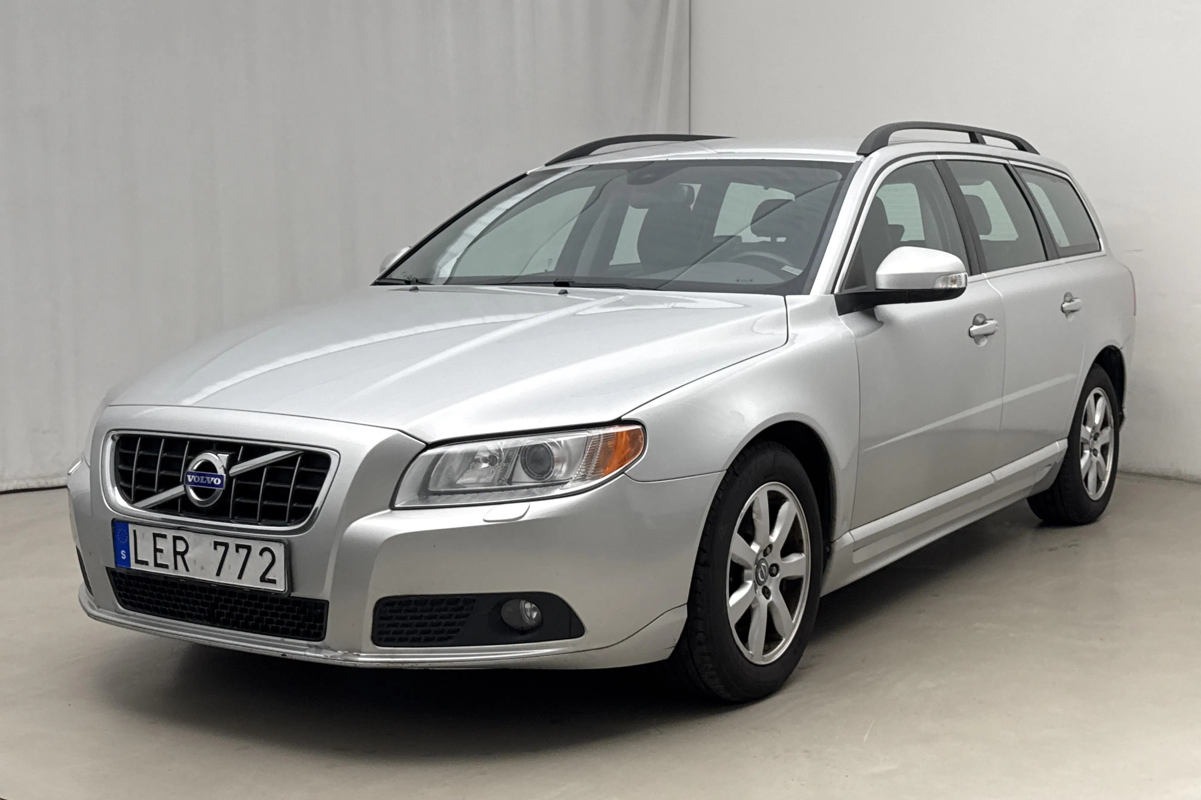 Presentation photo 1 of 17: Volvo V70 II 1.6D DRIVe (109hk) - 235 040 km - Manual - light grey - 2011