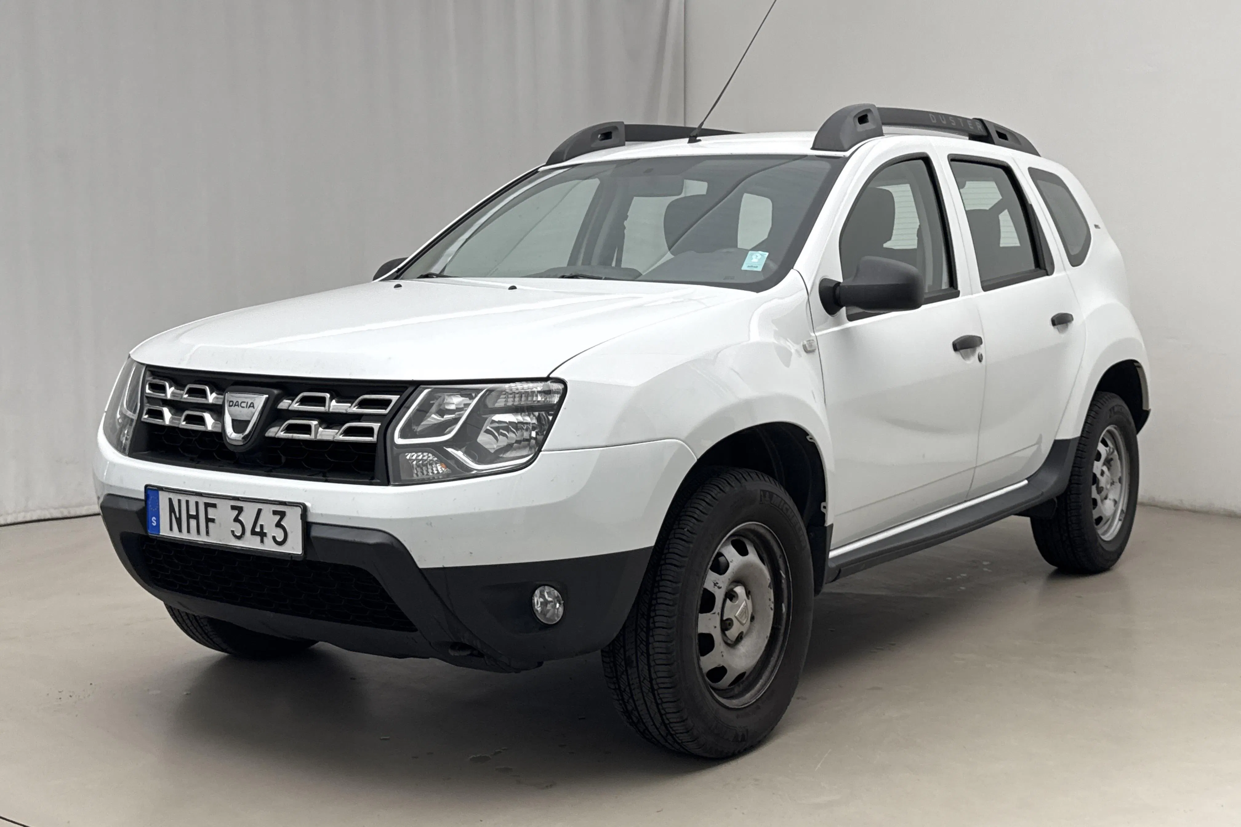 Presentation photo 1 of 15: Dacia Duster 1.6 16V 4x2 (114hk) - 82 930 km - Manual - white - 2016