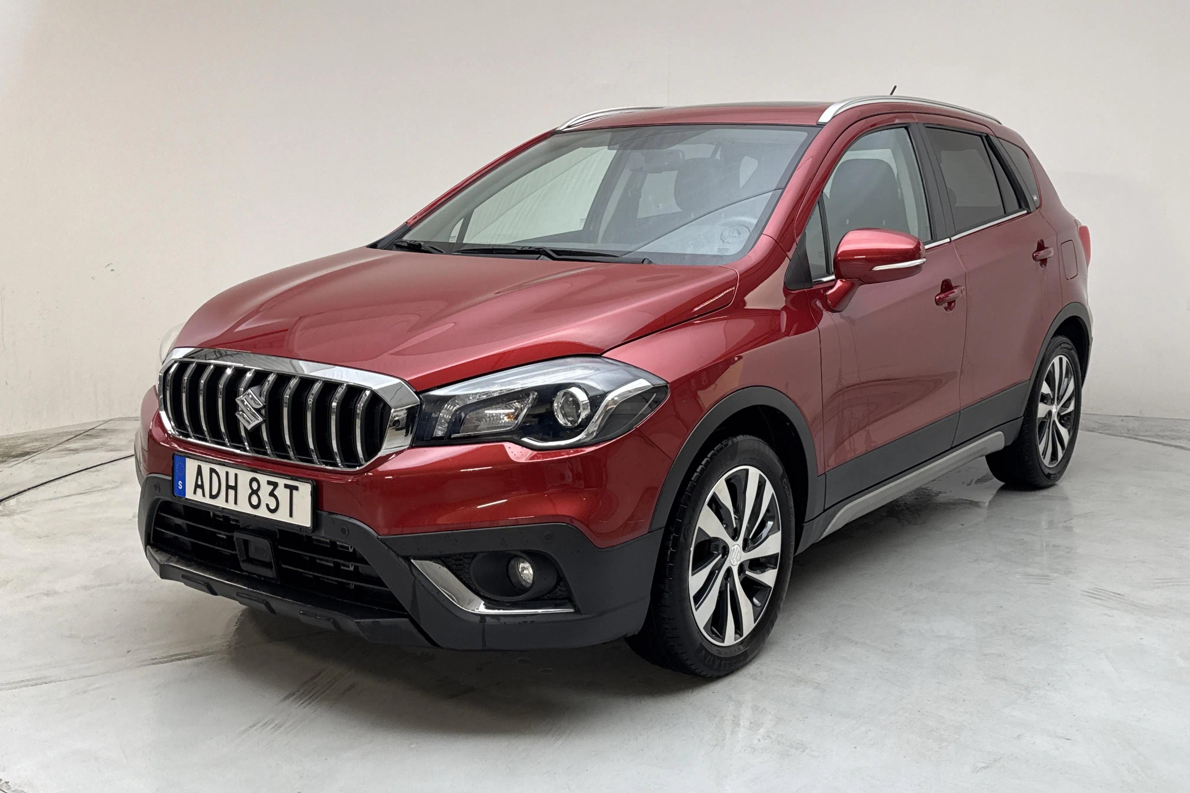 Presentation photo 1 of 16: Suzuki S-Cross 1.4 4x4 (140hk) - 49 630 km - Automatic - red - 2019