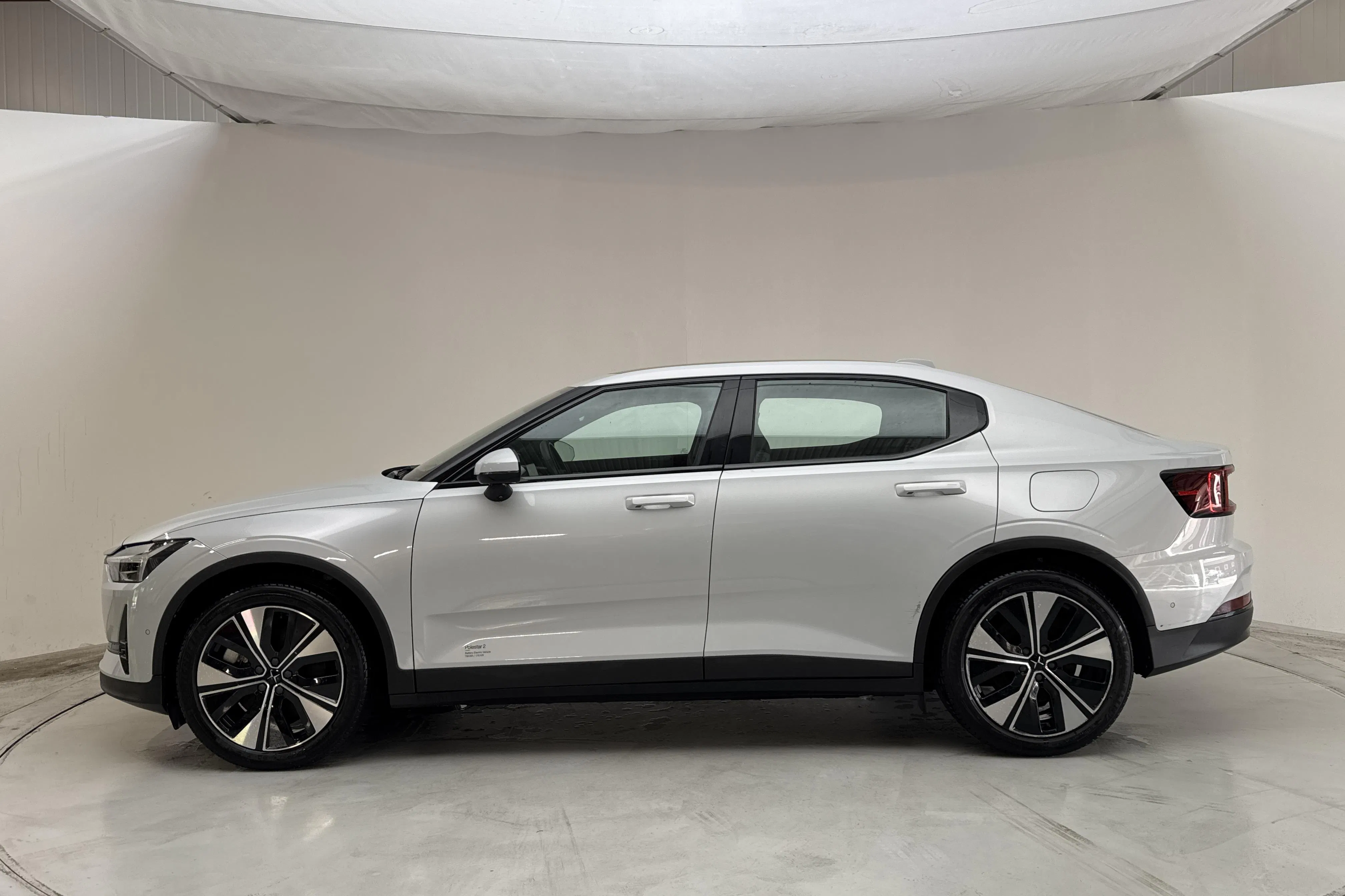 Presentationsfoto 2 av 17: Polestar 2 Long range Single motor (231hk) - 4 593 mil - Automat - silver - 2023