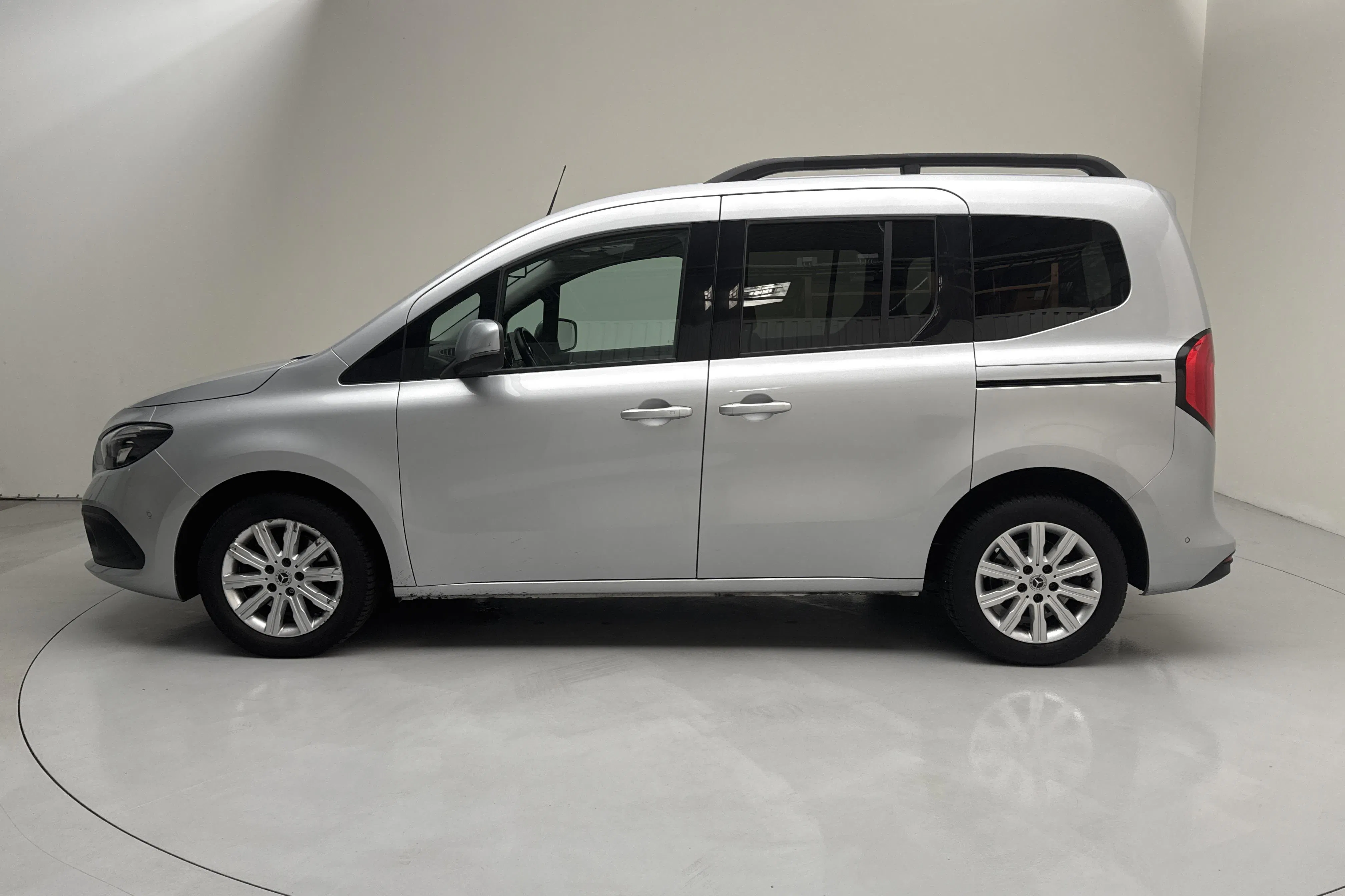 Presentationsfoto 2 av 14: Mercedes T 180 d (116hk) - 13 806 mil - Automat - silver - 2024