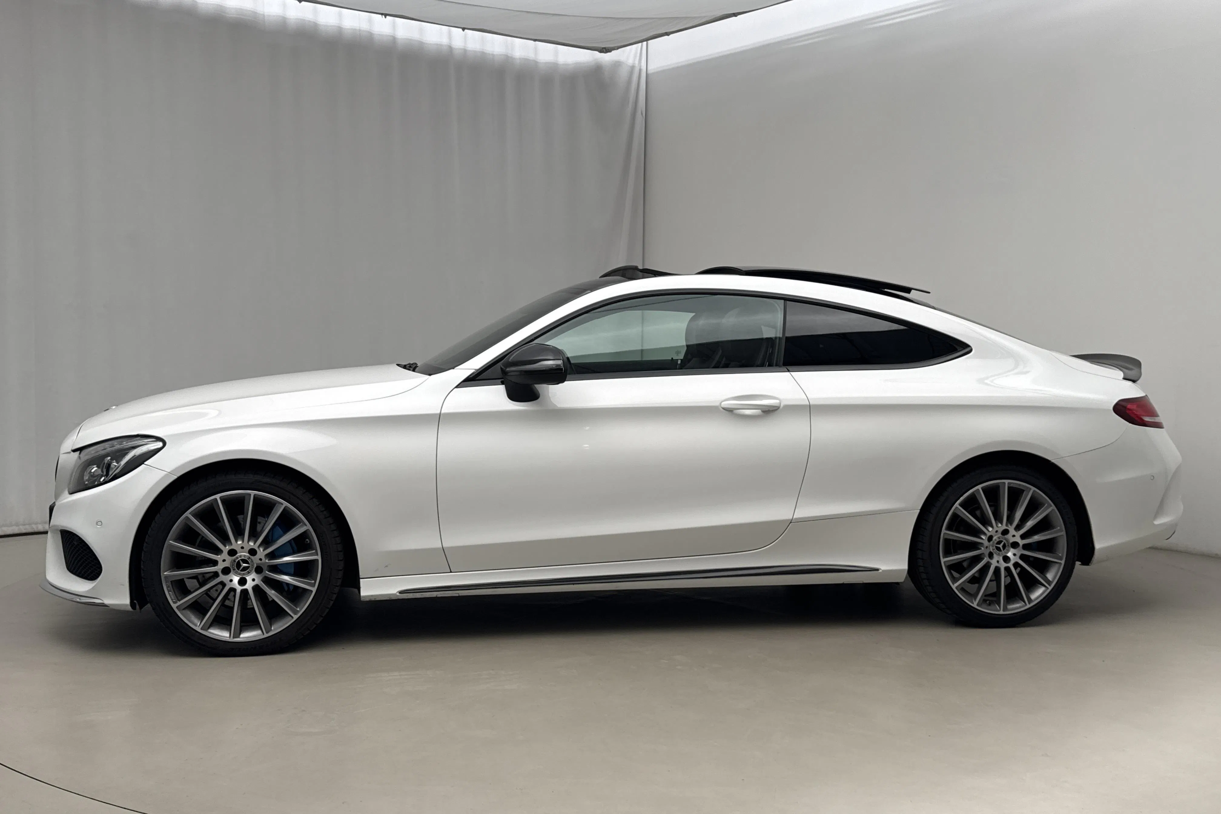 Presentation photo 2 of 20: Mercedes C 300 Coupé C205 (211hk) - 144 310 km - Automatic - white - 2016