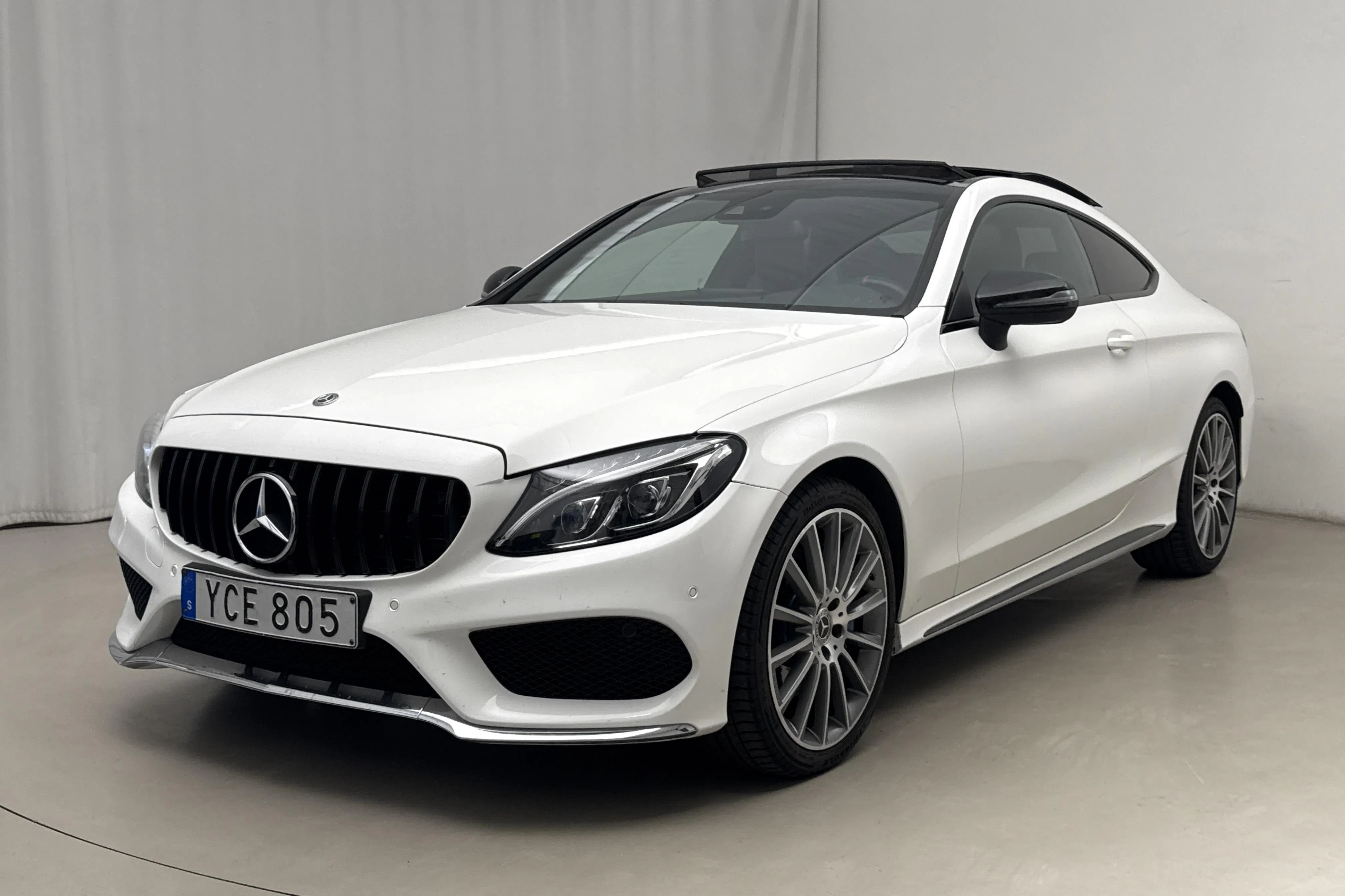 Presentation photo 1 of 20: Mercedes C 300 Coupé C205 (211hk) - 144 310 km - Automatic - white - 2016