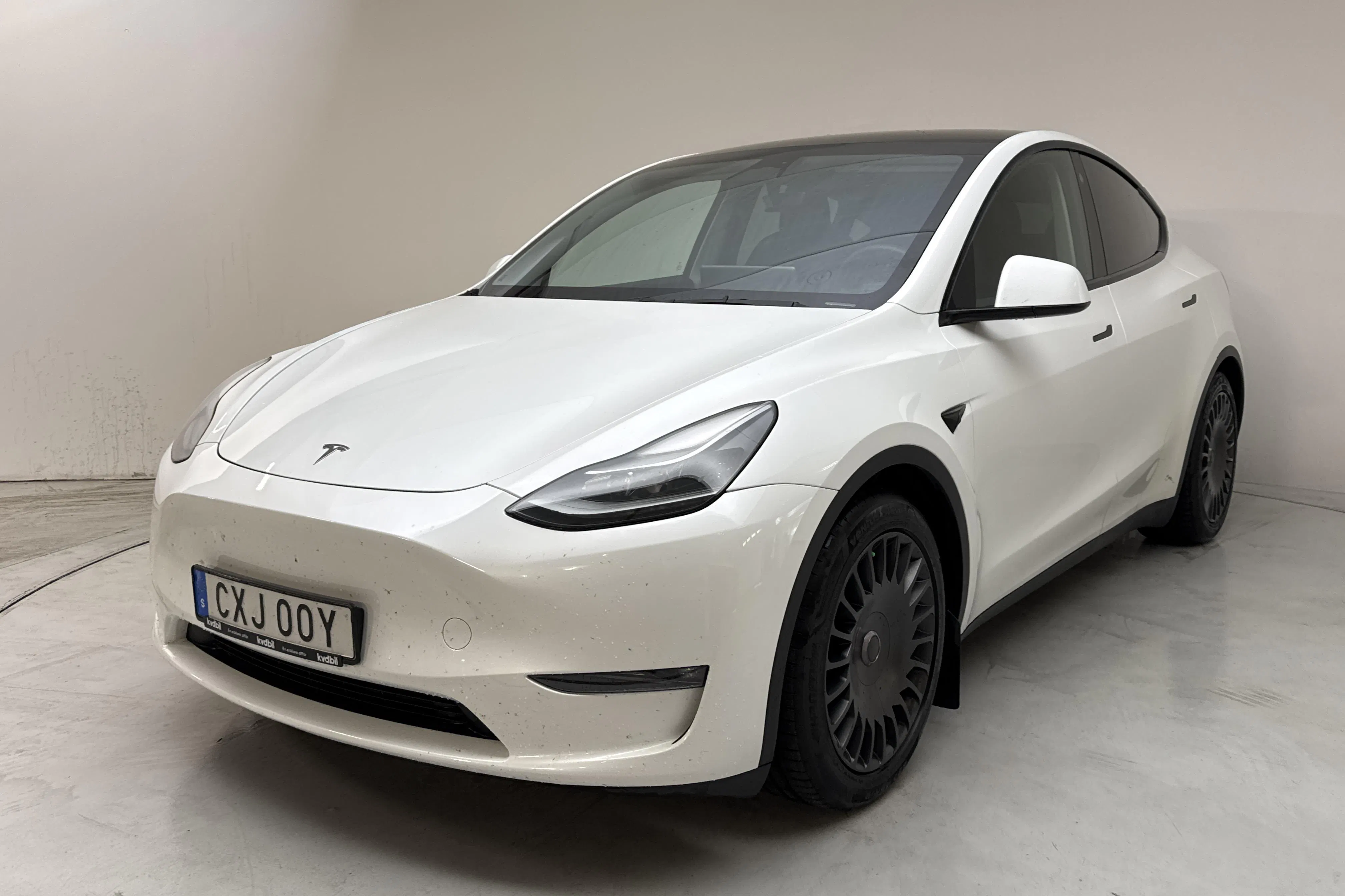 Presentationsfoto 1 av 21: Tesla Model Y Performance Dual Motor AWD - 23 726 mil - Automat - vit - 2023