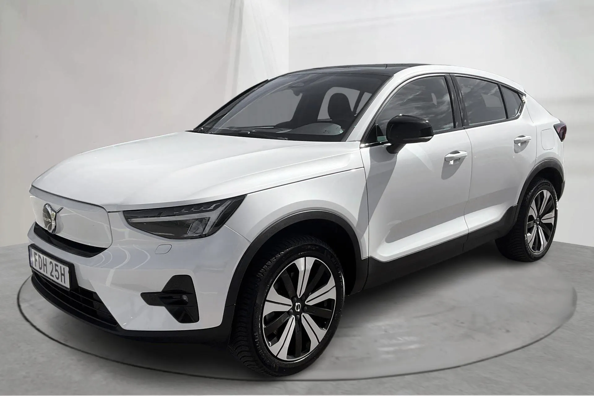 Presentationsfoto 1 av 18: Volvo C40 Recharge Twin (408hk) - 9 478 mil - Automat - vit - 2023