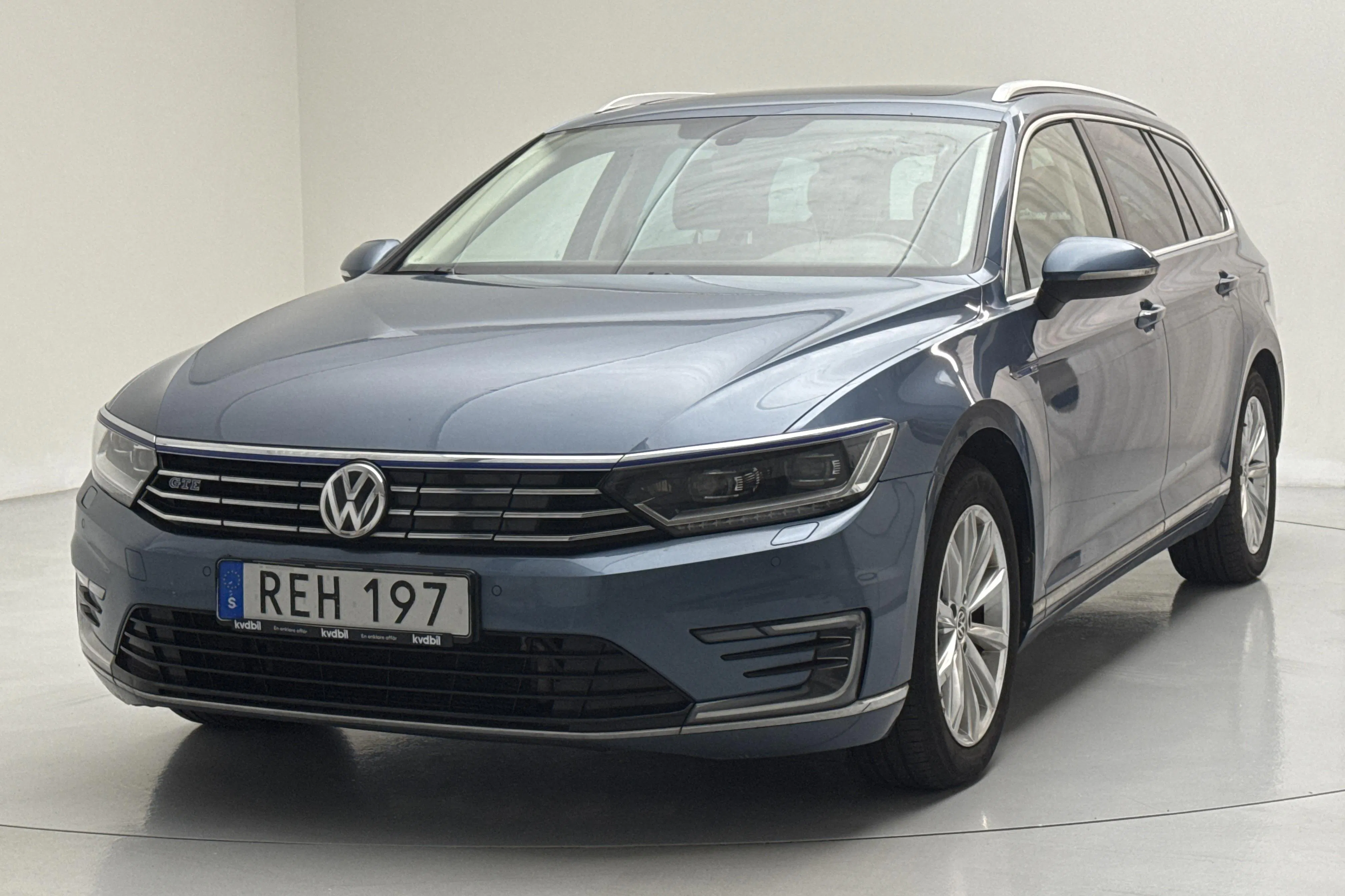 Presentation photo 1 of 18: VW Passat 1.4 Plug-in-Hybrid Sportscombi (218hk) - 250 320 km - Automatic - blue - 2016