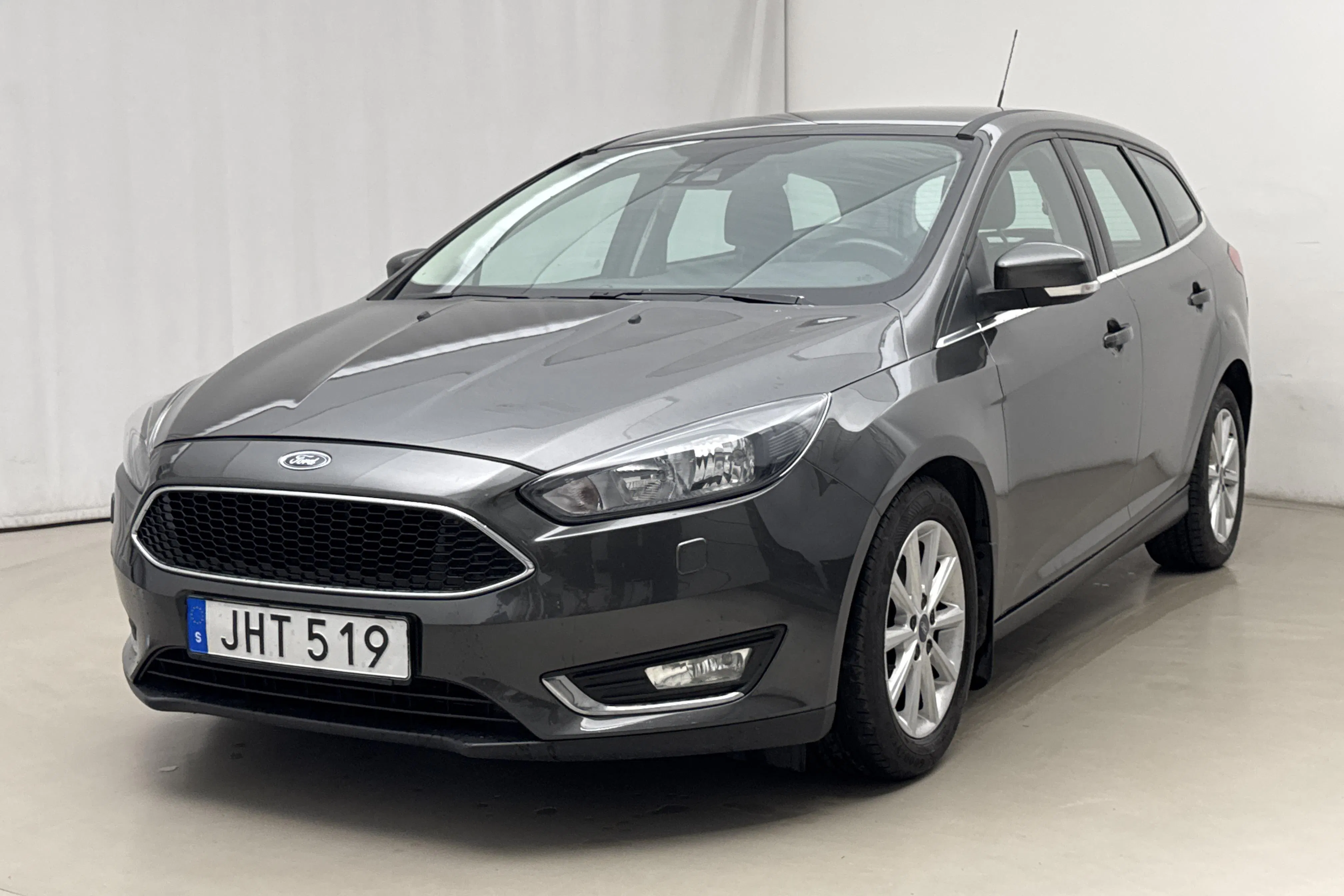 Presentationsfoto 1 av 15: Ford Focus 1.0 EcoBoost Kombi (125hk) - 11 591 mil - Manuell - grå - 2017