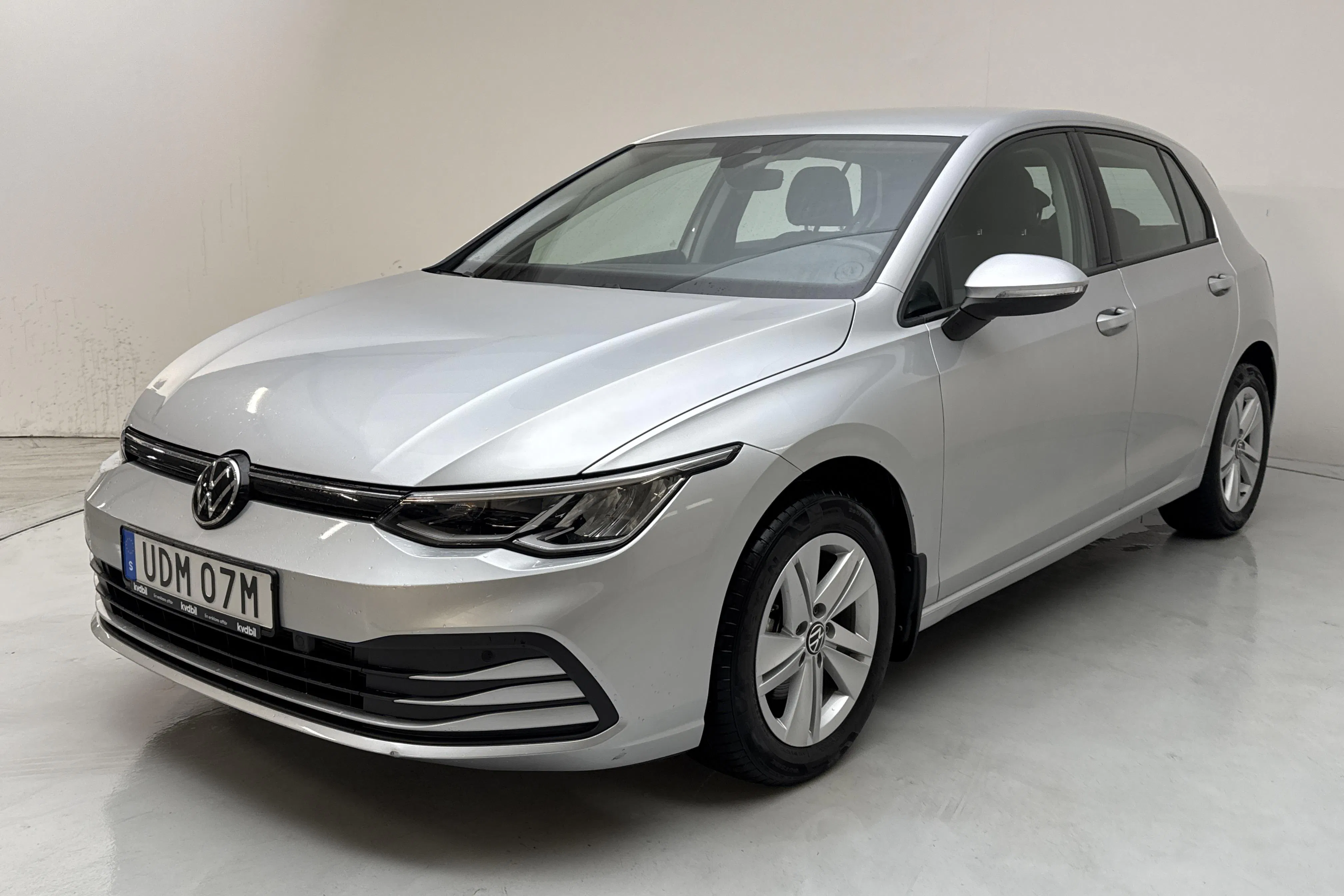 Presentation photo 1 of 13: VW Golf VIII 1.0 TSI 5dr (110hk) - 9 640 km - Automatic - silver - 2021