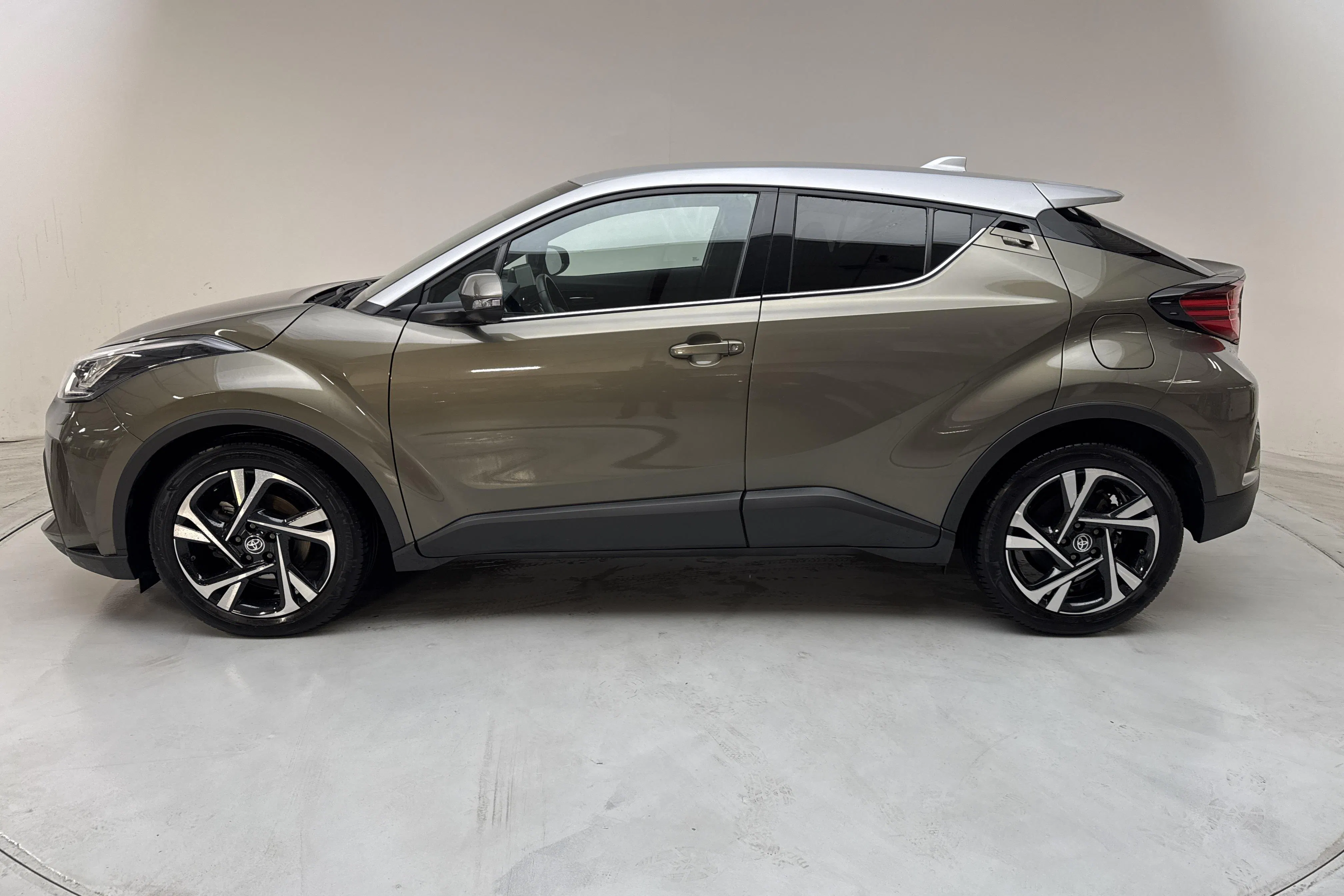 Presentation photo 2 of 14: Toyota C-HR 1.8 HSD (122hk) - 48 380 km - Automatic - green - 2022
