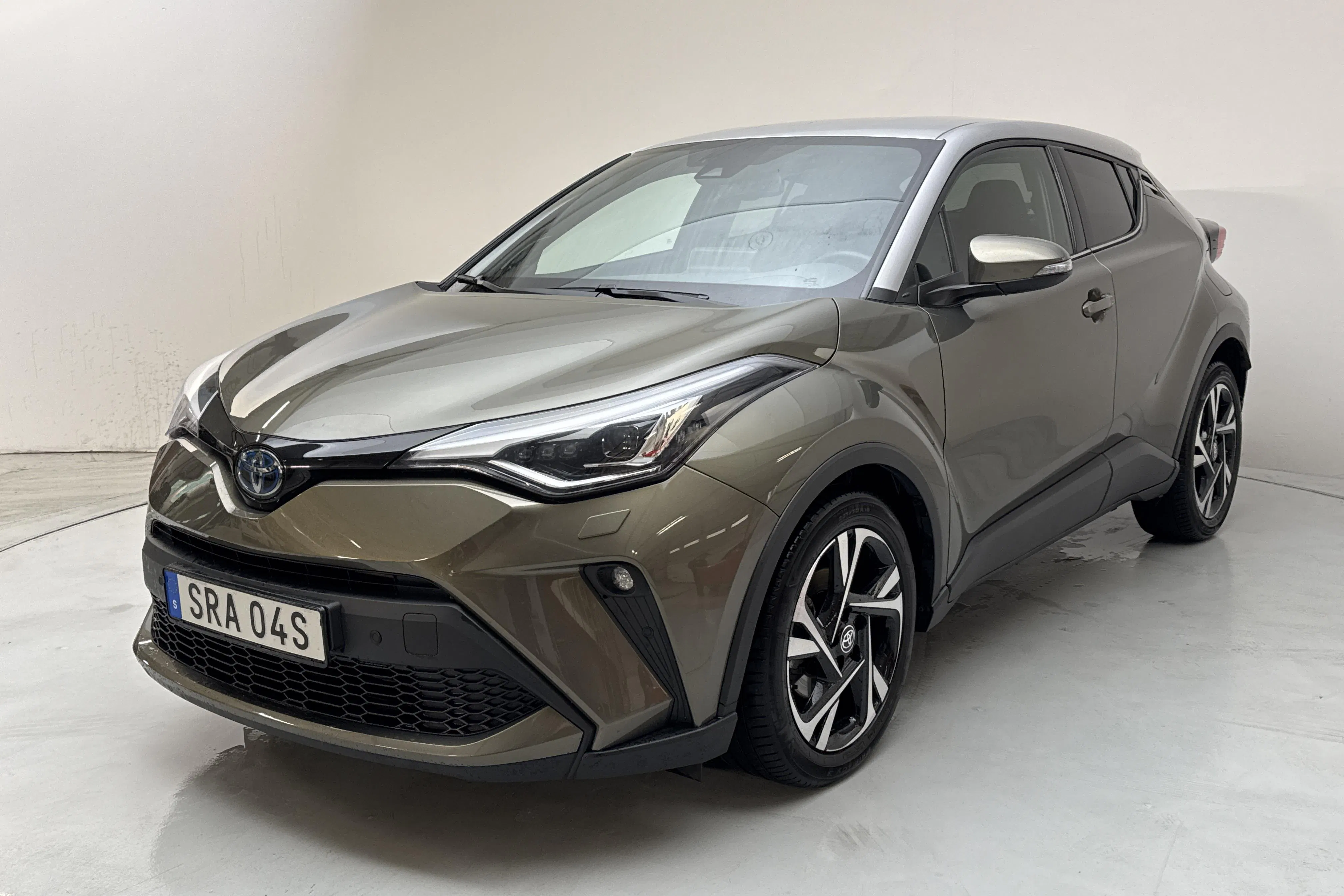 Presentation photo 1 of 14: Toyota C-HR 1.8 HSD (122hk) - 48 380 km - Automatic - green - 2022