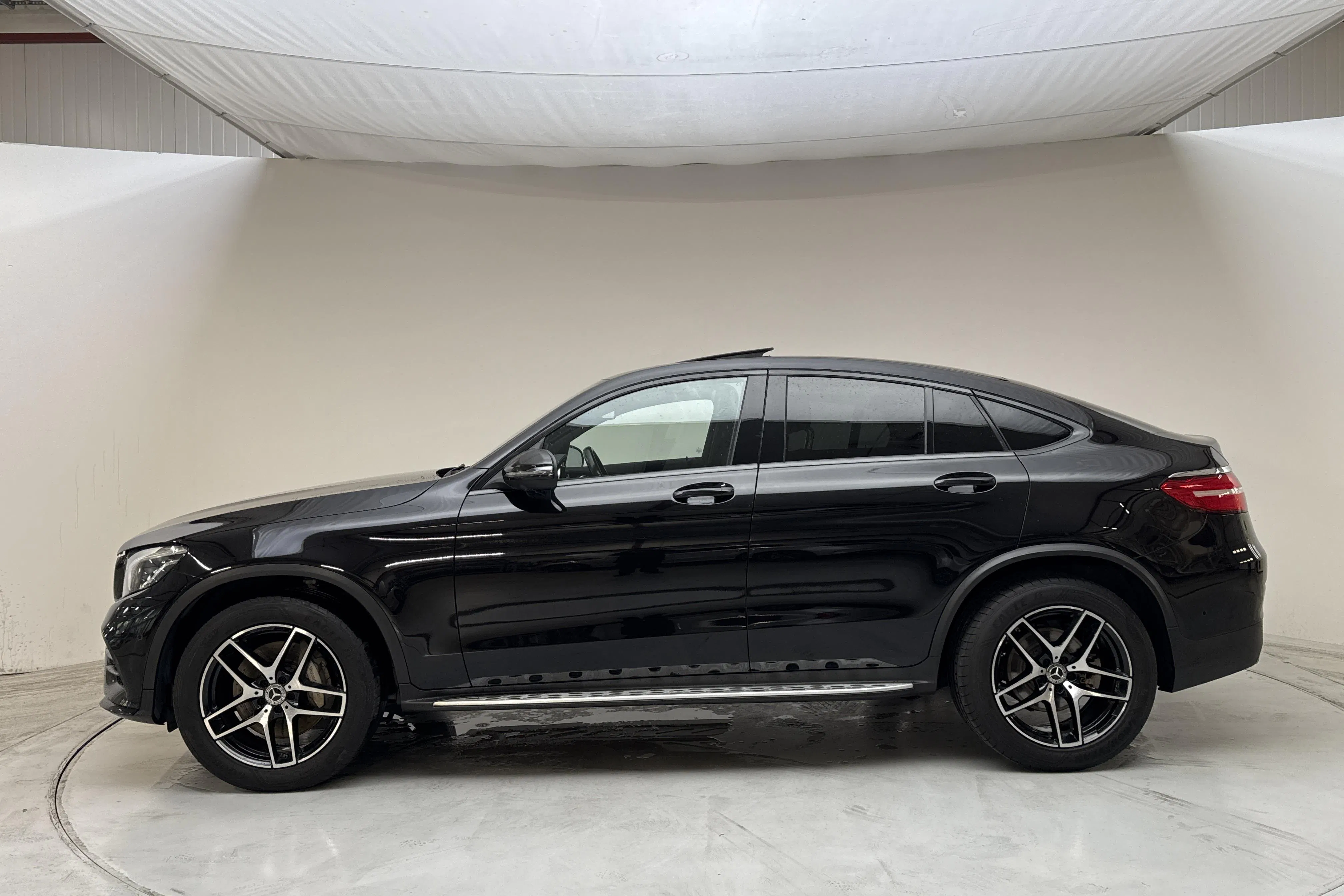 Presentationsfoto 2 av 15: Mercedes GLC 250 d 4MATIC Coupé C253 (204hk) - 19 693 mil - Automat - svart - 2019