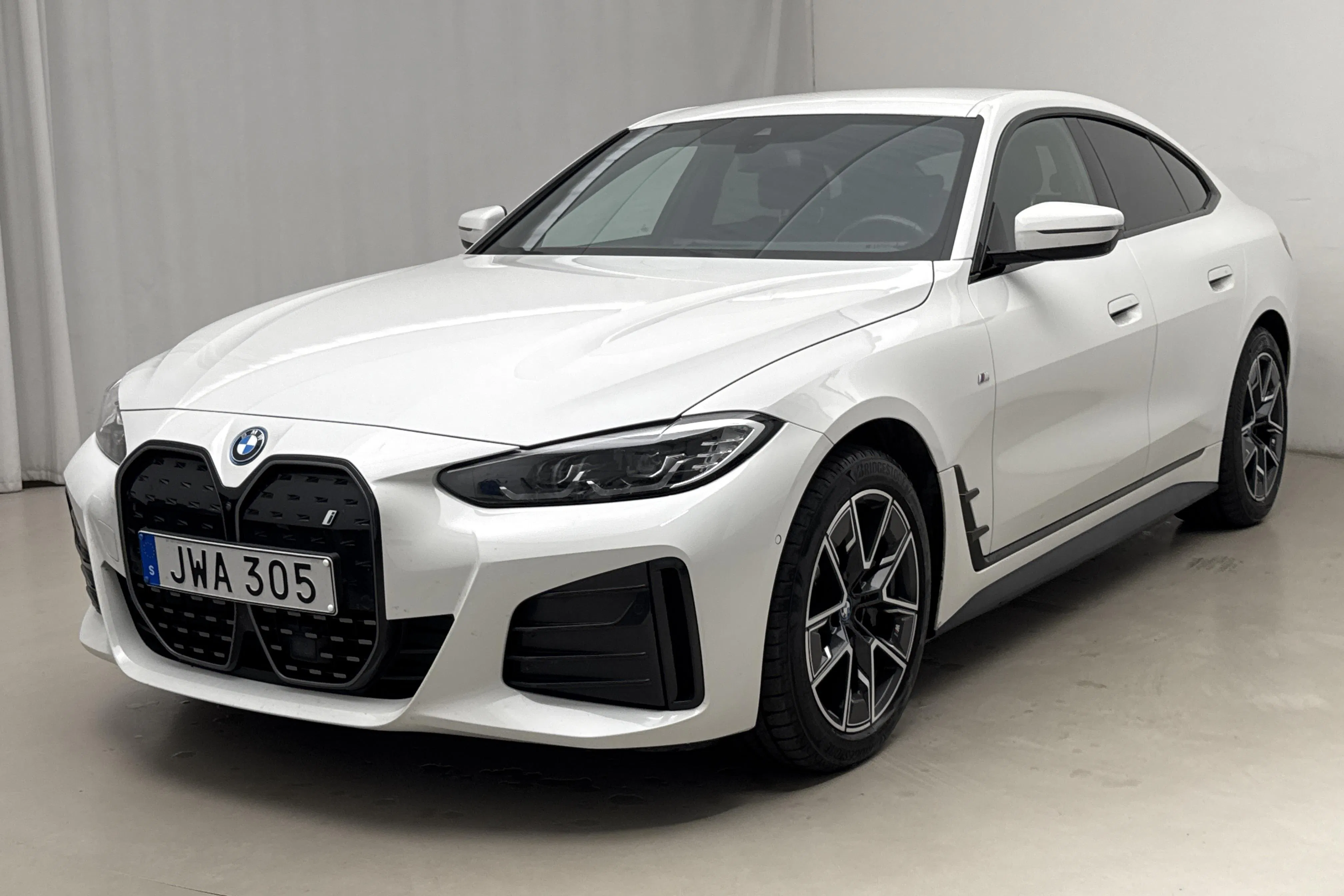 Presentation photo 1 of 25: BMW i4 eDrive40, G26 (340hk) - 111 580 km - Automatic - white - 2024