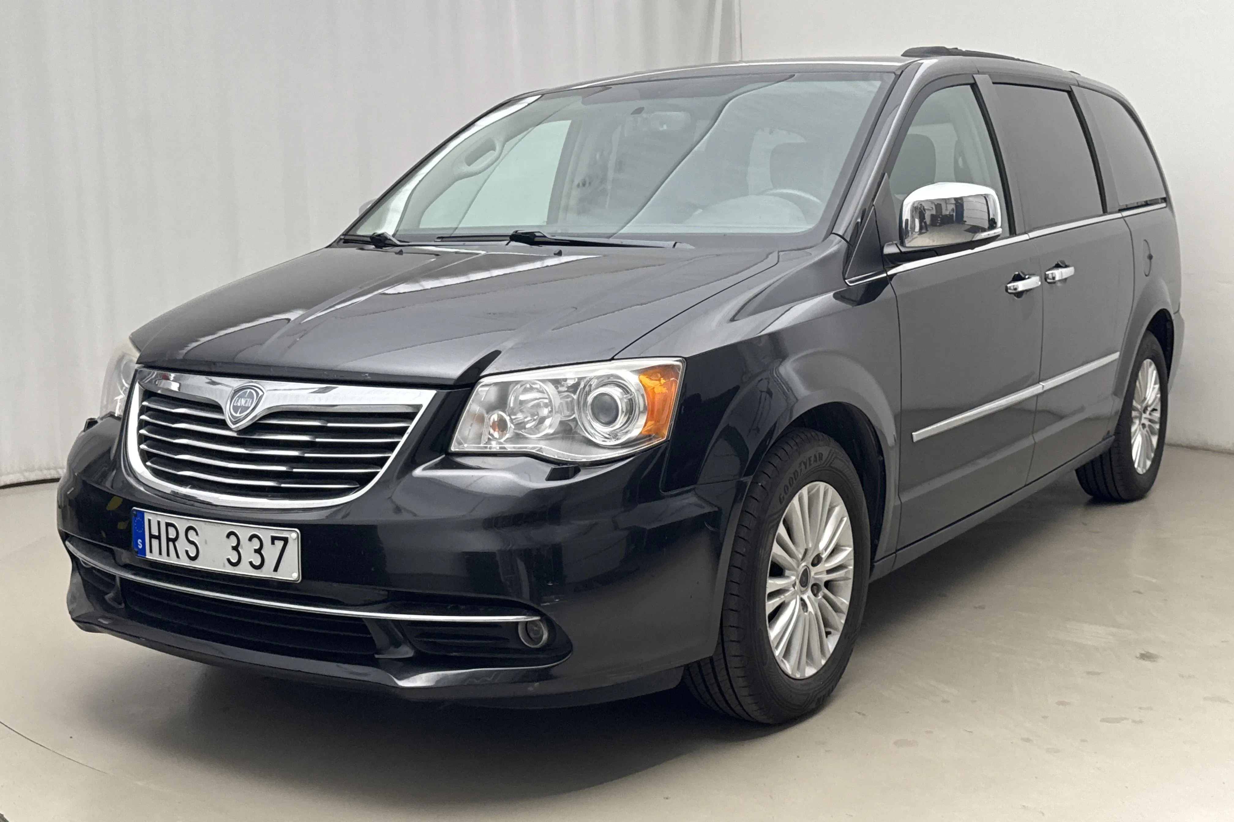 Presentation photo 1 of 21: Lancia Lancia Voyager 3.6 V6 (283hk) - 145 320 km - Automatic - black - 2012