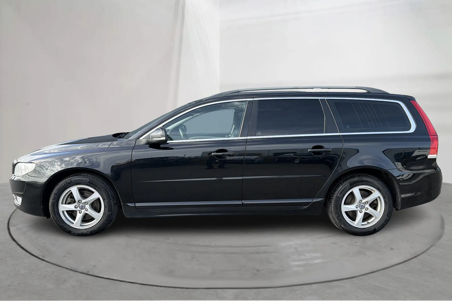 Presentationsfoto 2 av 16: Volvo V70 II D4 (181hk) - 35 403 mil - Automat - svart - 2015