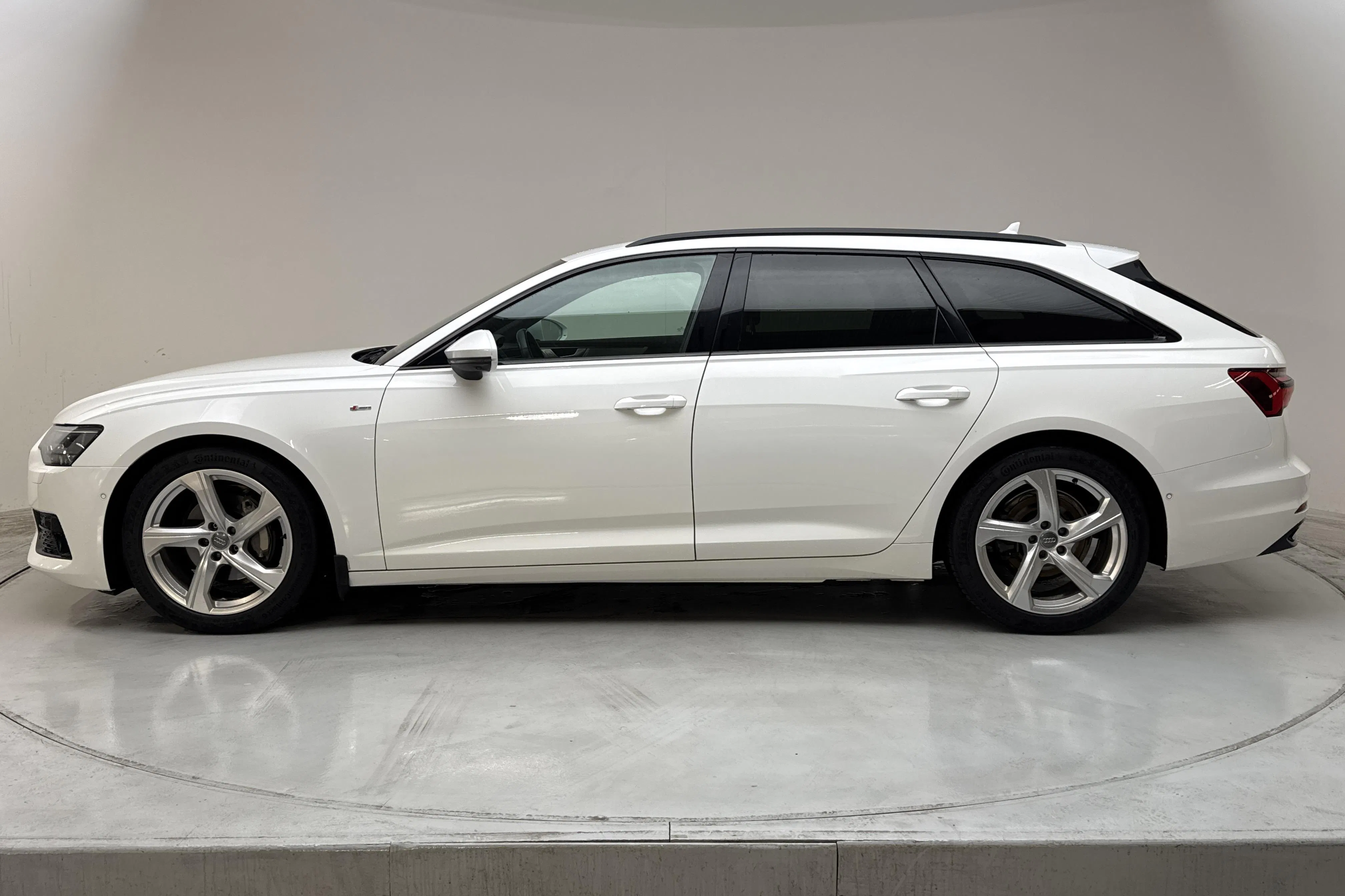 Presentation photo 2 of 14: Audi A6 Avant 40 TDI quattro (204hk) - 275 170 km - Automatic - white - 2019