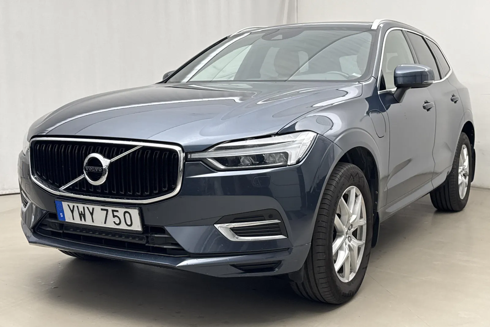 Volvo XC60 T8 AWD Recharge 303 л.с.