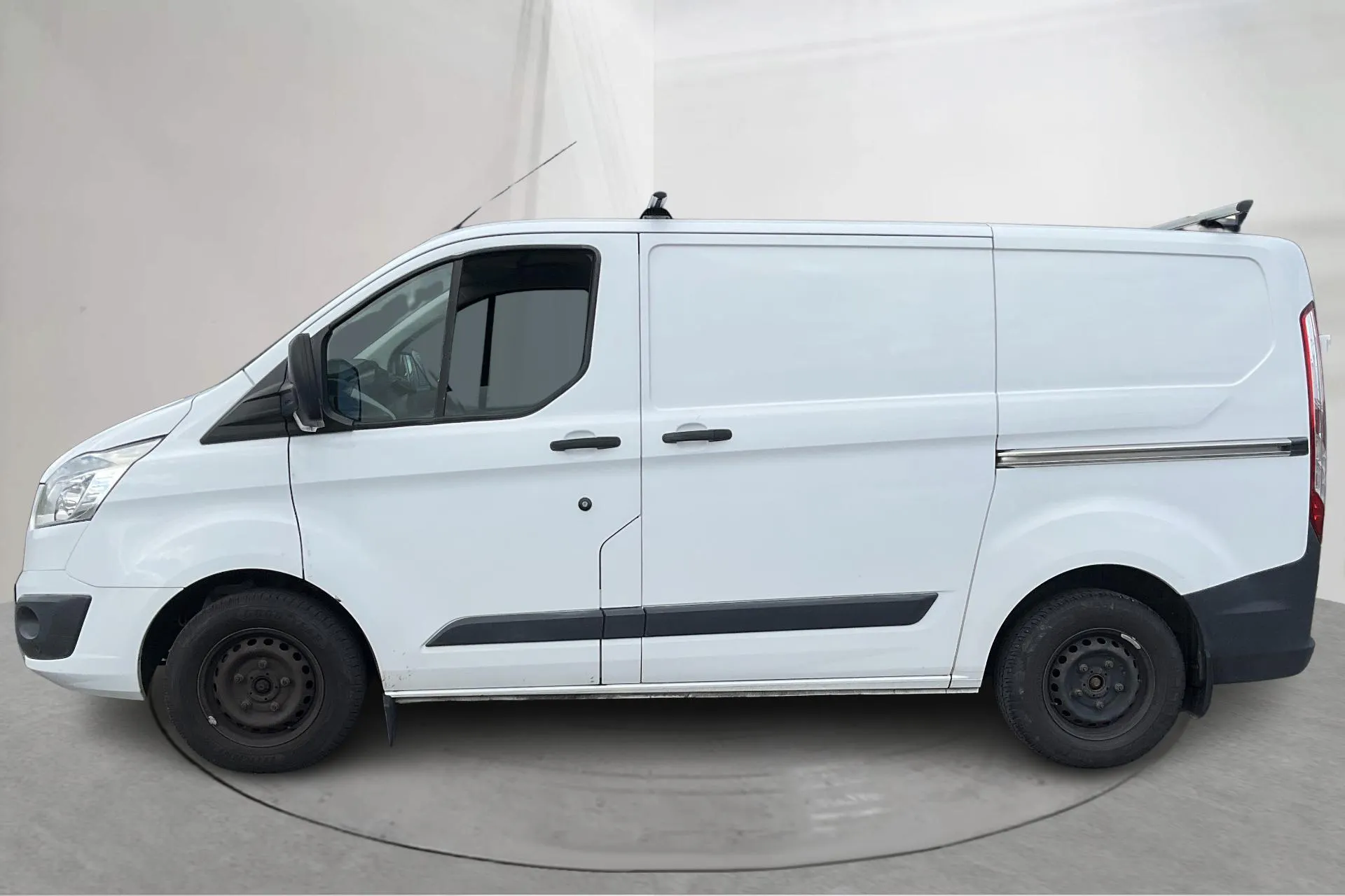 Presentationsfoto 2 av 16: Ford Transit Custom 270 (125hk) - 15 567 mil - Manuell - vit - 2016