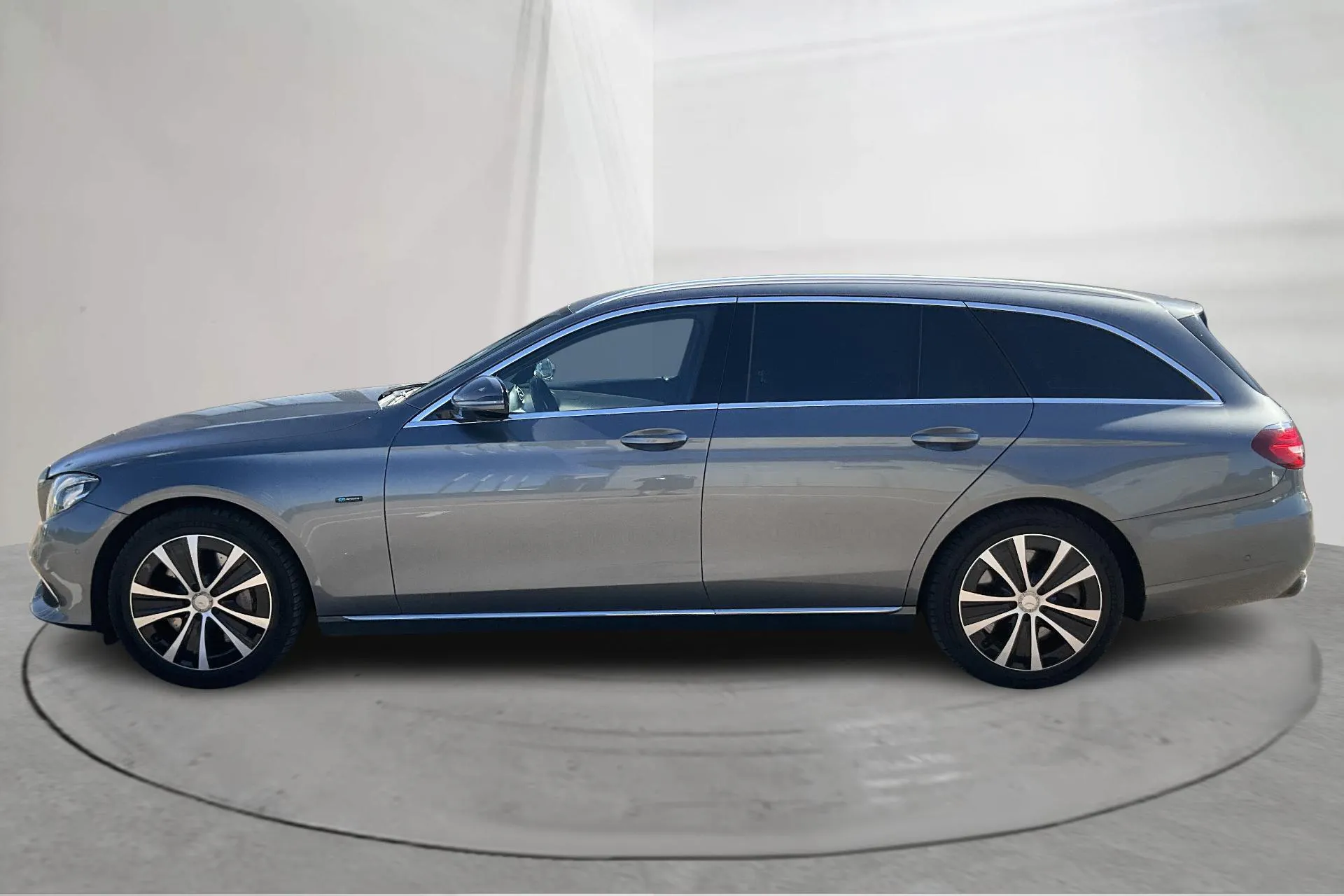Presentation photo 2 of 15: Mercedes E 300 de Kombi S213 (316hk) - 144 760 km - Automatic - gray - 2020