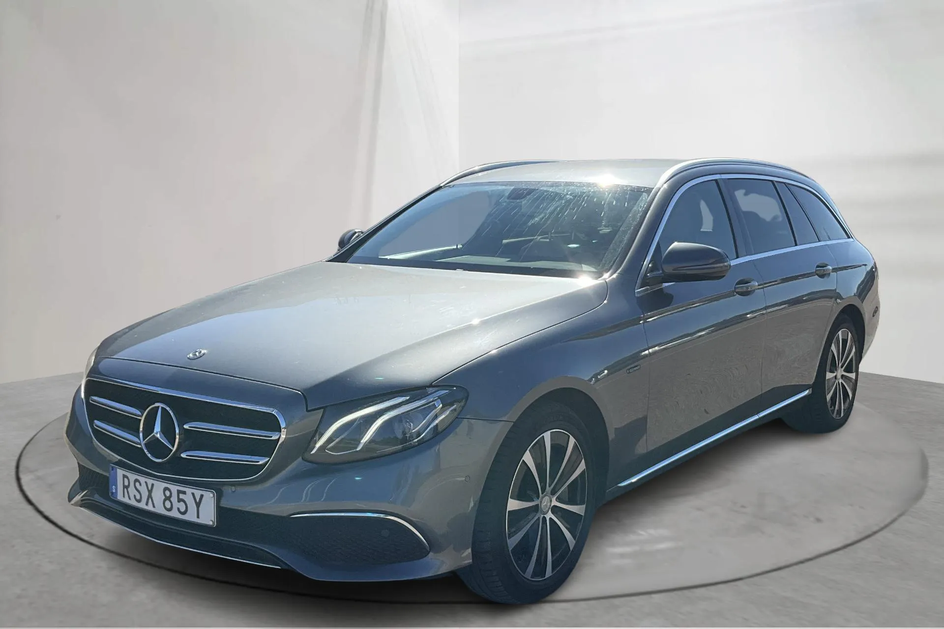 Presentation photo 1 of 15: Mercedes E 300 de Kombi S213 (316hk) - 144 760 km - Automatic - gray - 2020