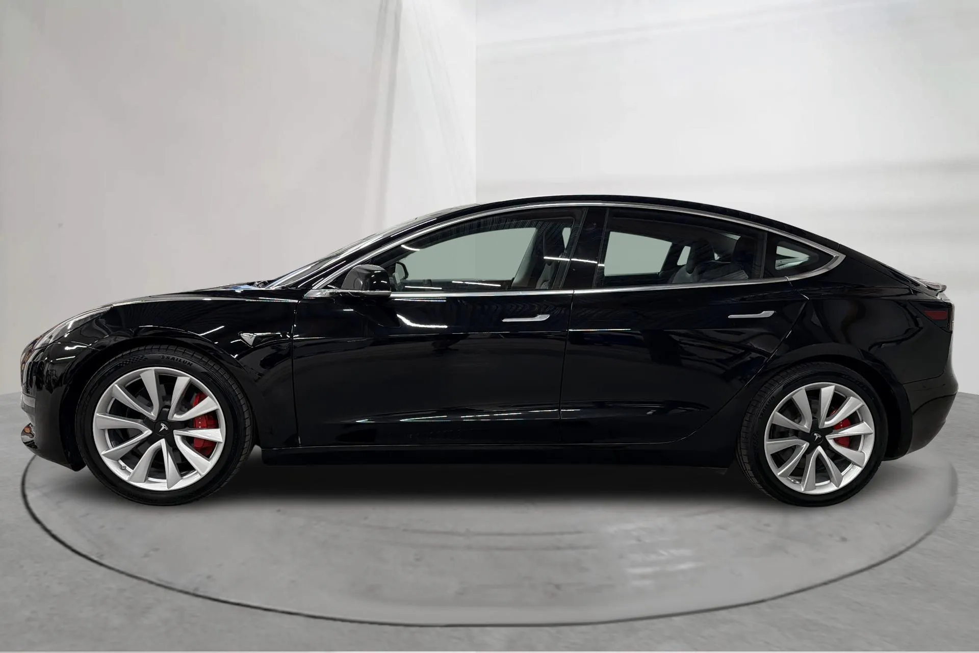 Presentationsfoto 2 av 17: Tesla Model 3 Performance AWD - 10 561 mil - Automat - svart - 2020