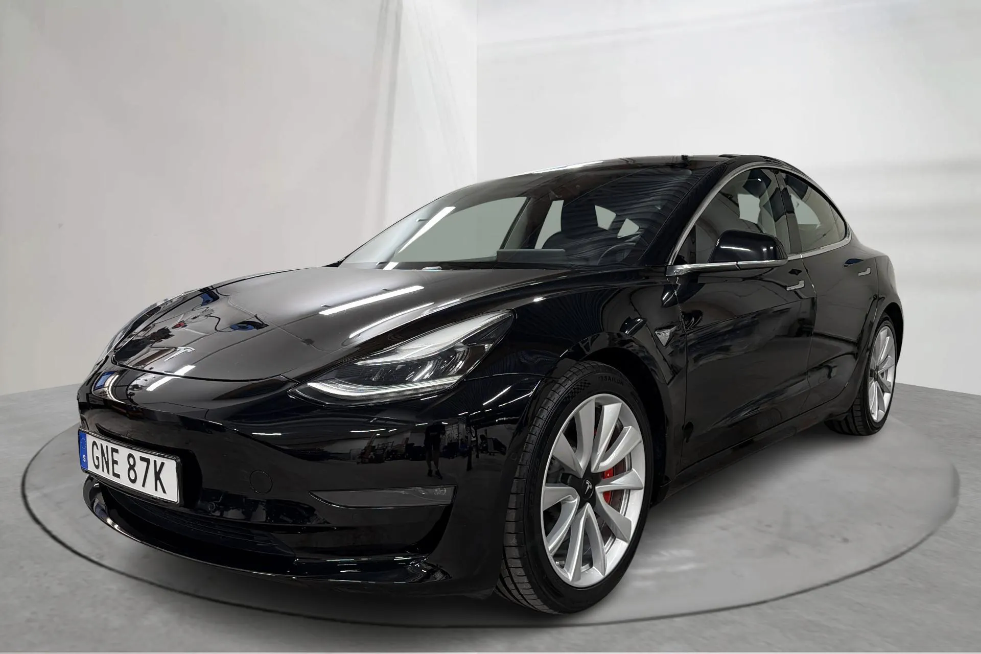 Presentationsfoto 1 av 17: Tesla Model 3 Performance AWD - 10 561 mil - Automat - svart - 2020