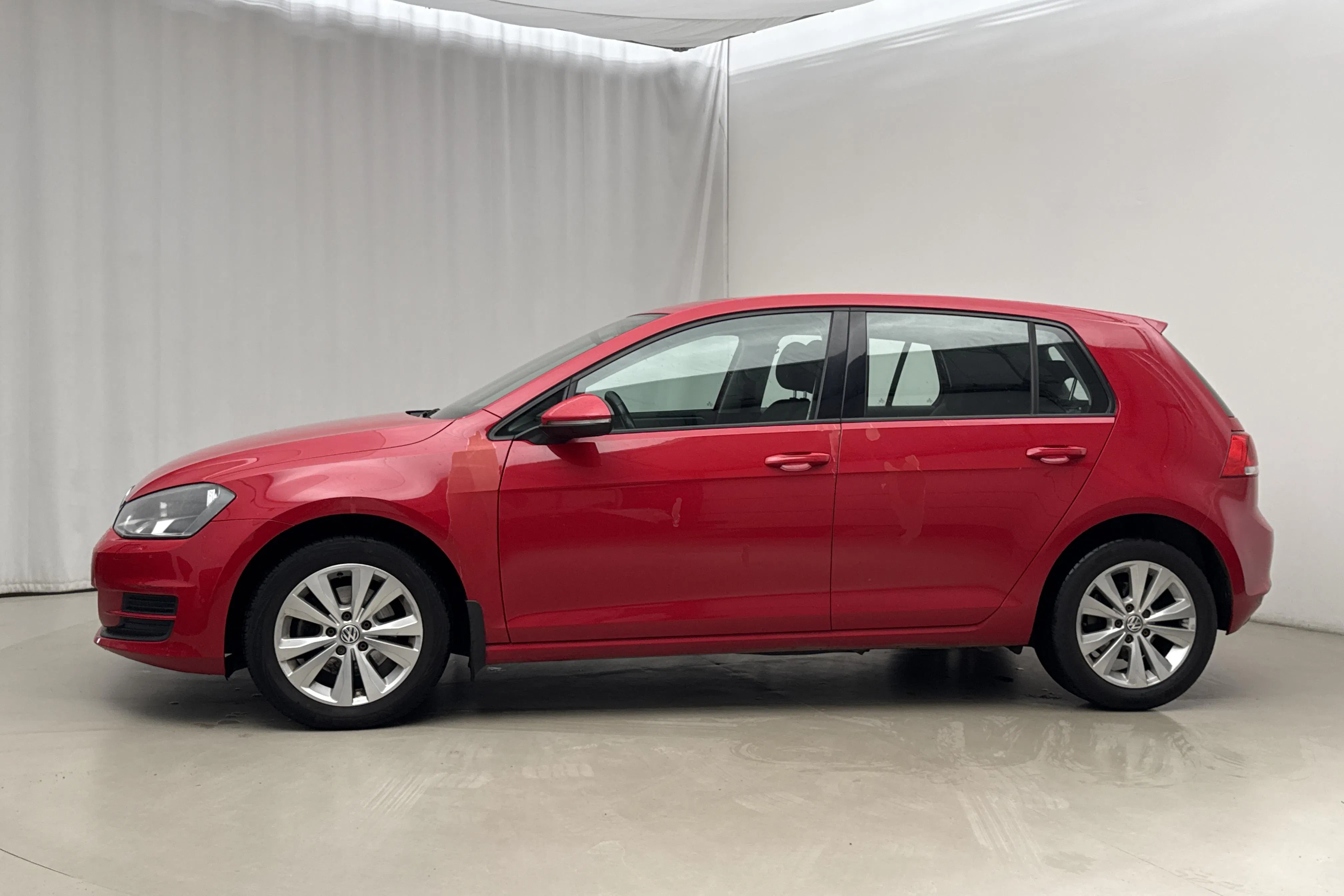 Presentation photo 2 of 15: VW Golf VII 1.6 TDI BlueMotion Technology 5dr (105hk) - 150 940 km - Manual - red - 2013