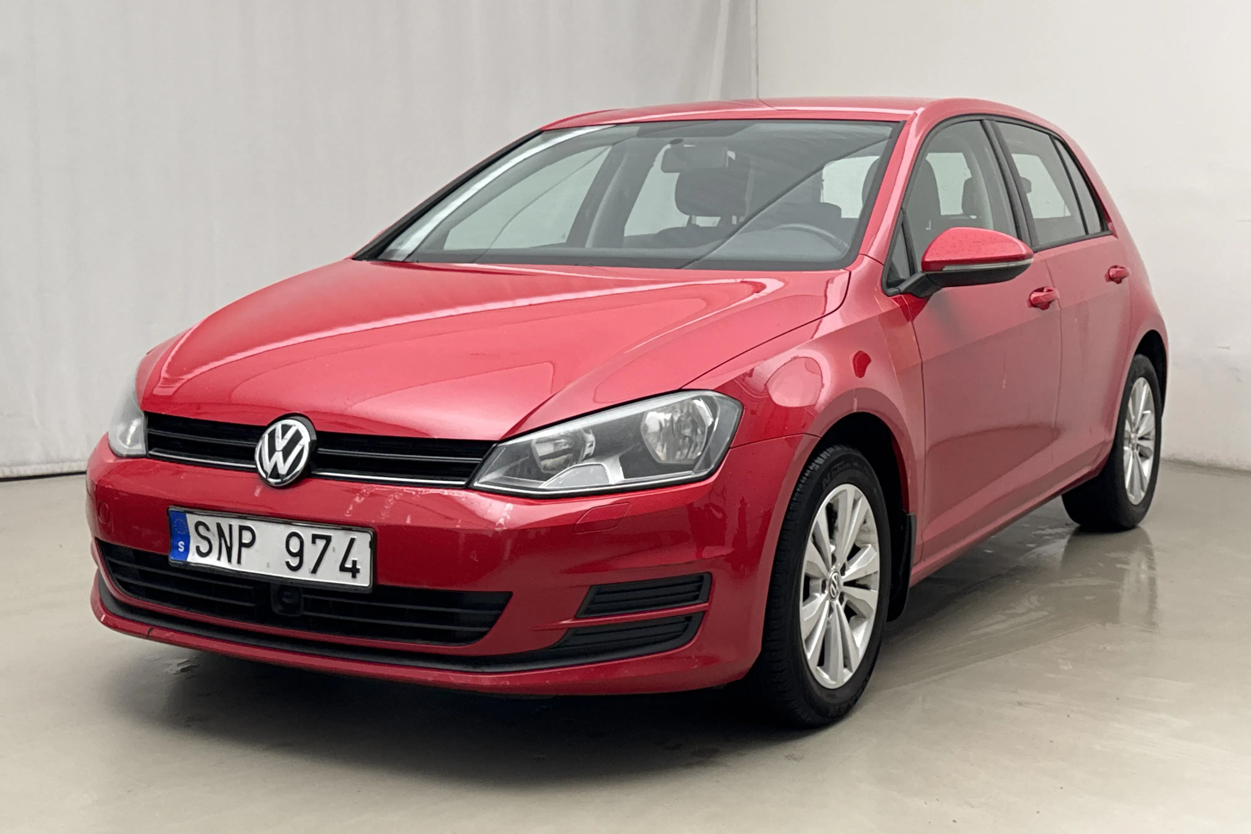 Presentation photo 1 of 15: VW Golf VII 1.6 TDI BlueMotion Technology 5dr (105hk) - 150 940 km - Manual - red - 2013