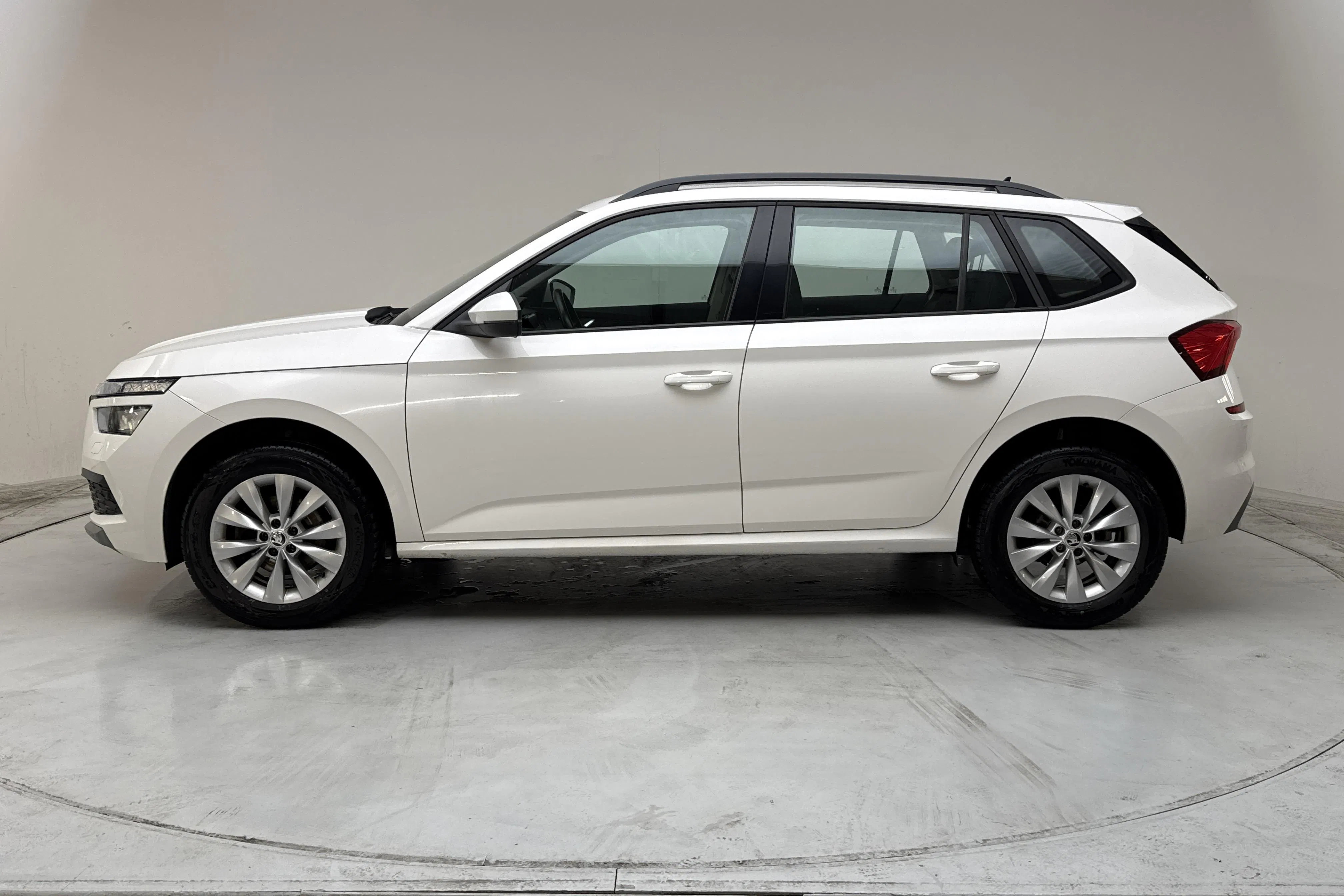 Presentation photo 2 of 11: Skoda Kamiq 1.0 G-Tec TSI (90hk) - 121 520 km - Manual - white - 2022