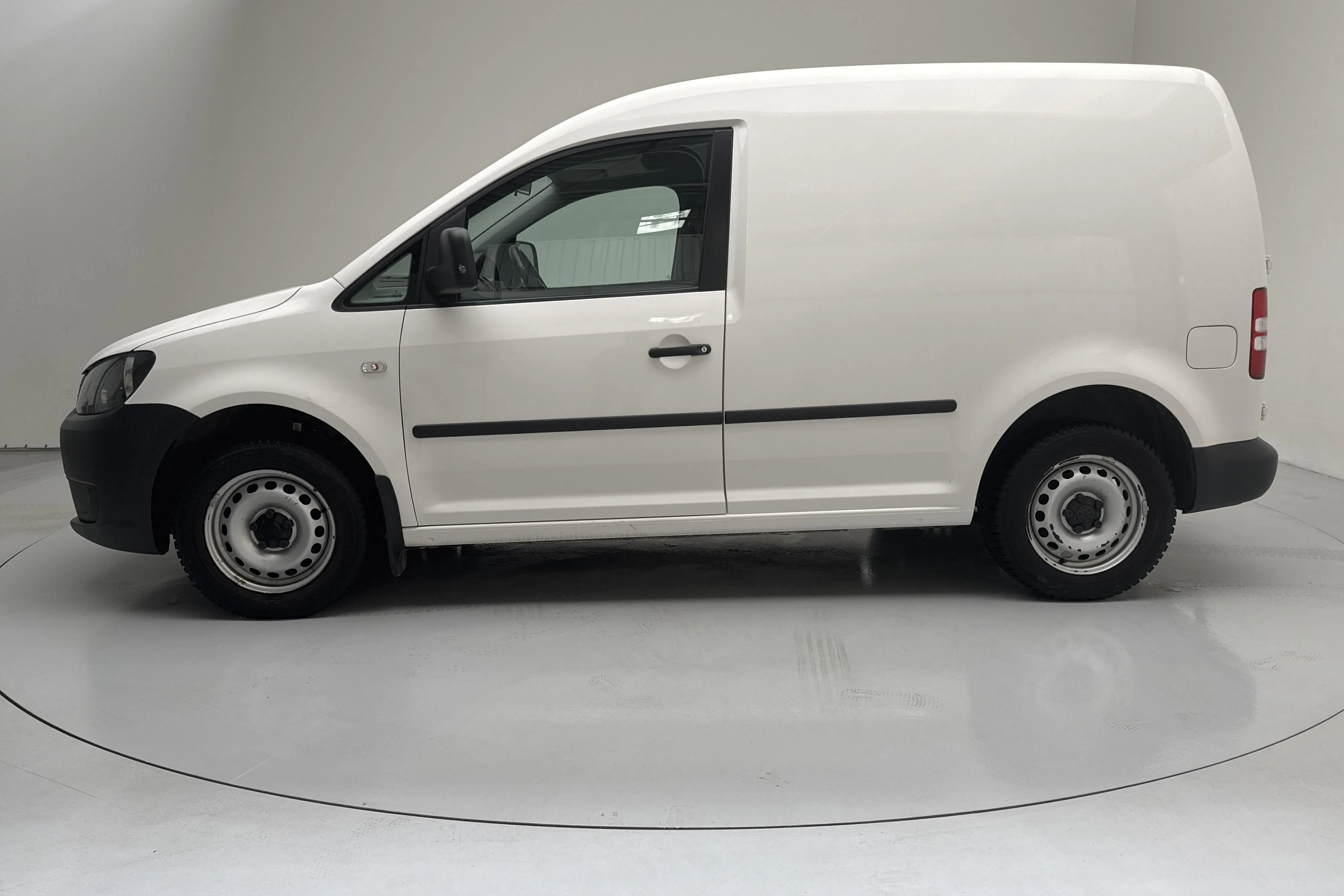 Presentationsfoto 2 av 11: VW Caddy 1.6 TDI Skåp (102hk) - 16 560 mil - Automat - vit - 2015