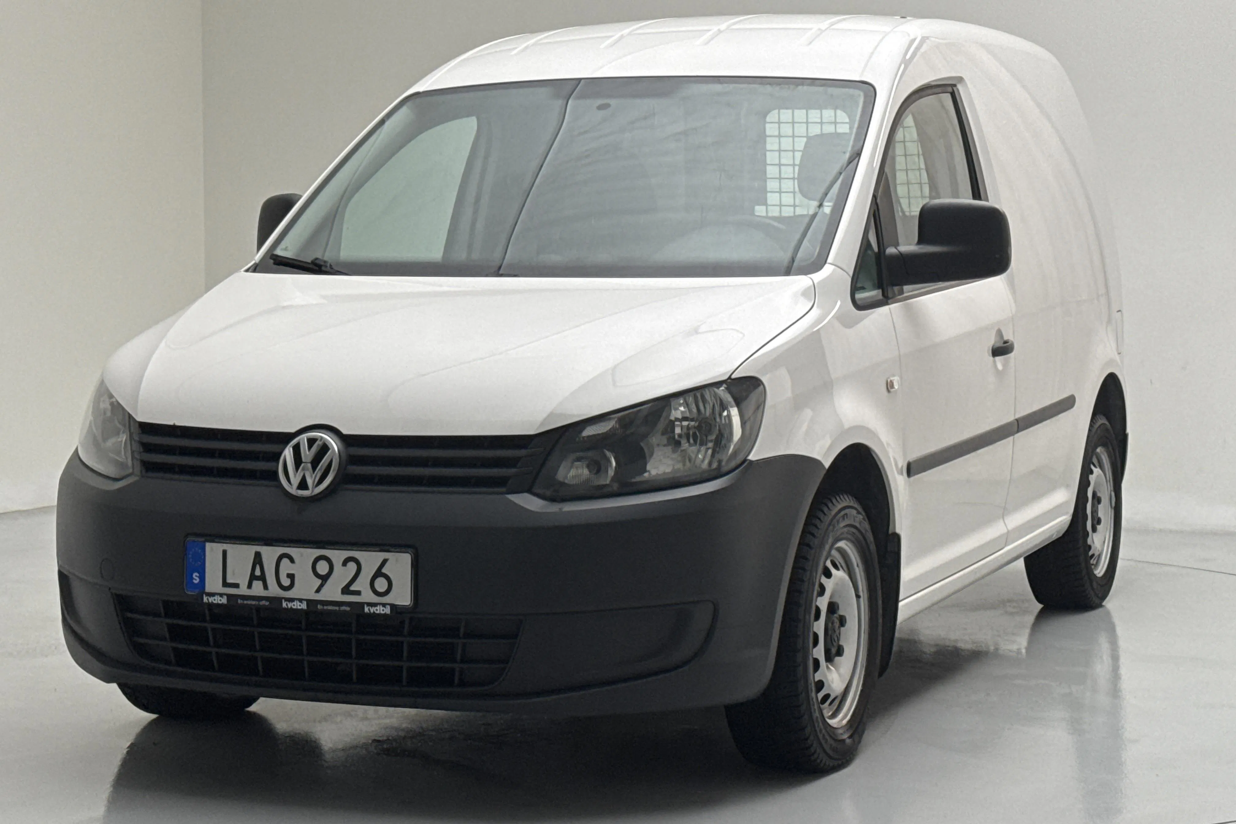 Presentationsfoto 1 av 11: VW Caddy 1.6 TDI Skåp (102hk) - 16 560 mil - Automat - vit - 2015