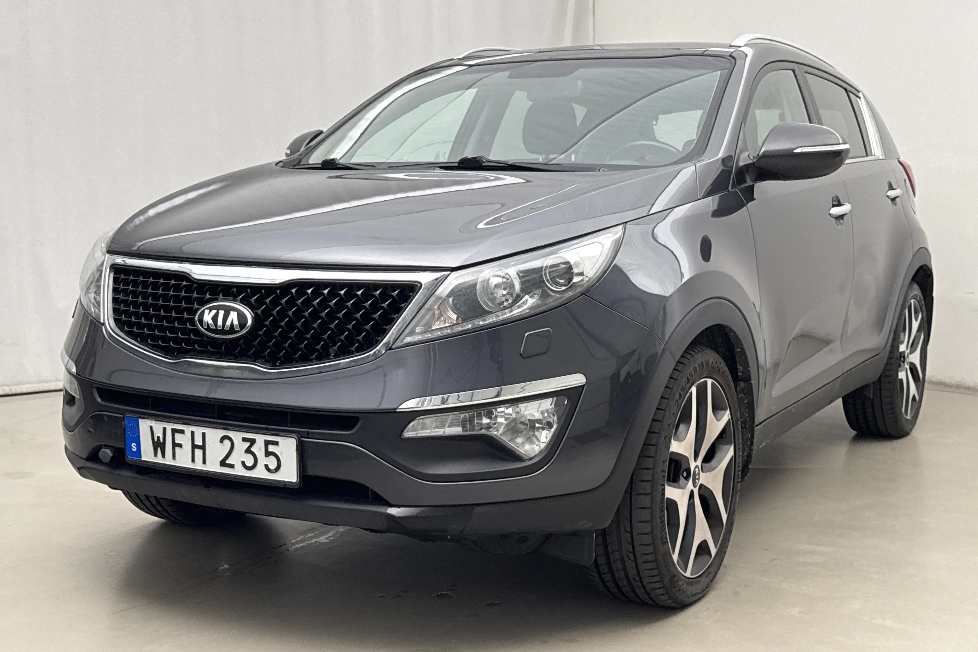 Presentation photo 1 of 19: KIA Sportage 1.7 CRDi 2WD (115hk) - 282 630 km - Manual - gray - 2014