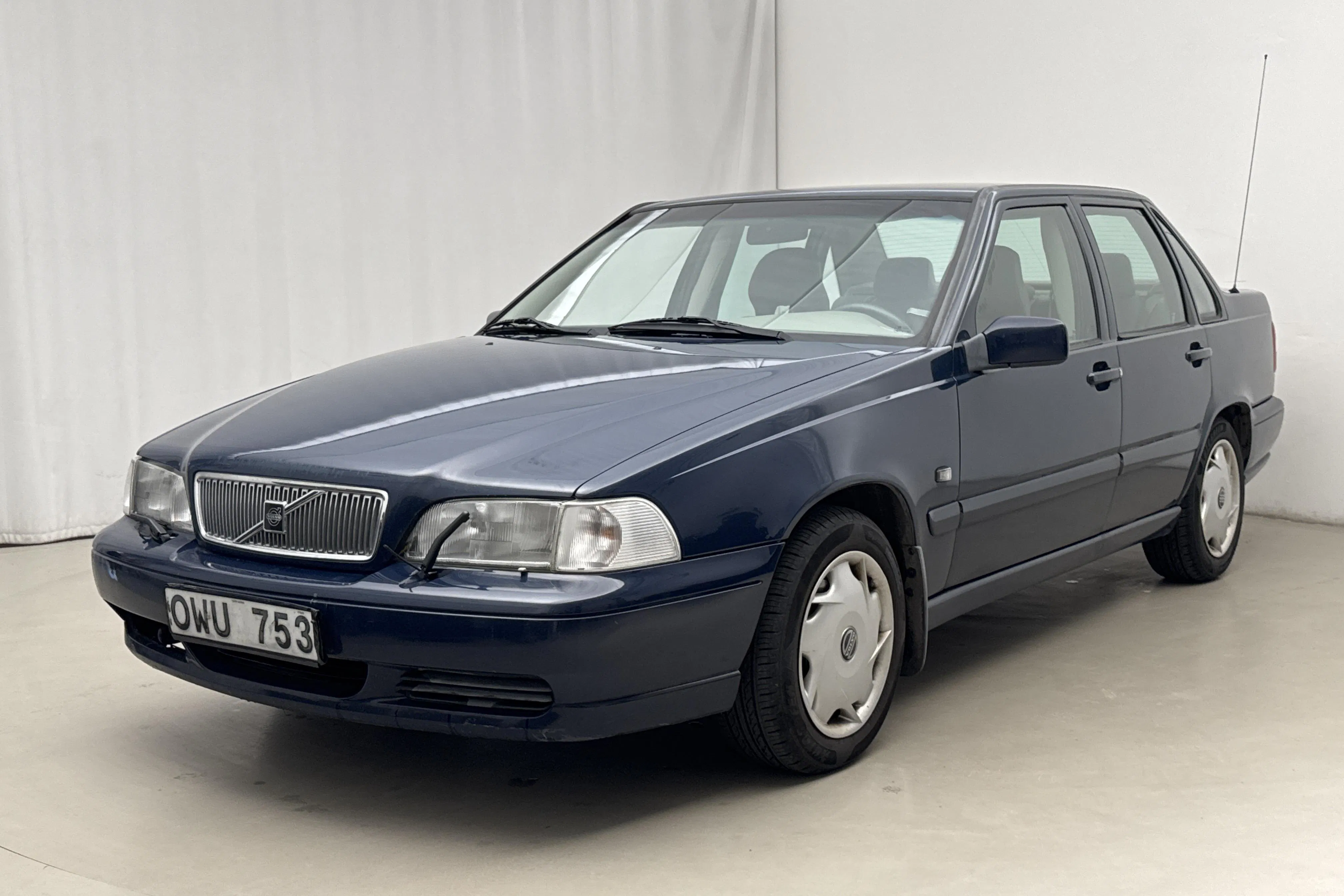 Presentationsfoto 1 av 15: Volvo S70 GLT (170hk) - 13 858 mil - Automat - Mörkblå - 1998