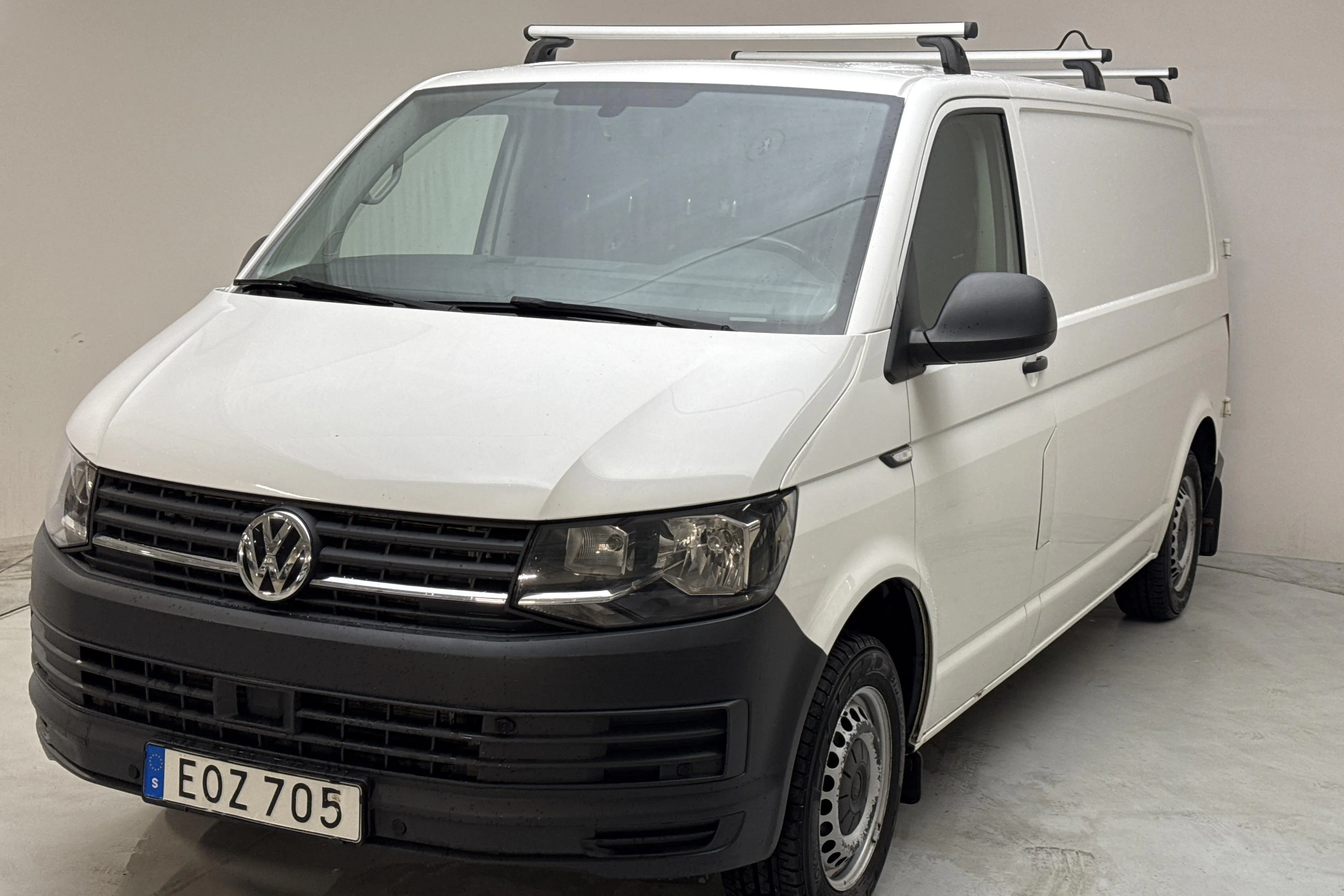 Presentationsfoto 1 av 11: VW Transporter T6 2.0 TDI BMT Skåp (150hk) - 12 731 mil - Automat - vit - 2018