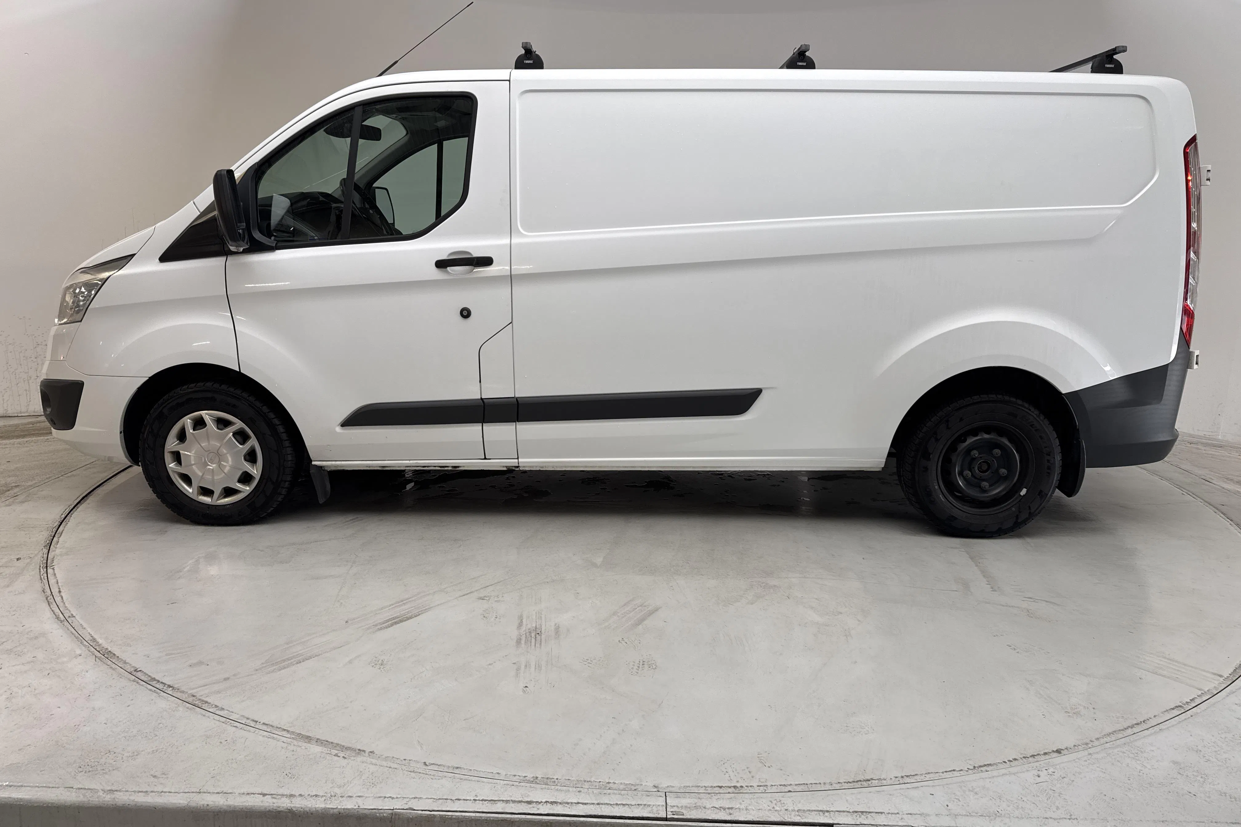Presentation photo 2 of 13: Ford Transit Custom 290 (130hk) - 127 170 km - Manual - white - 2017
