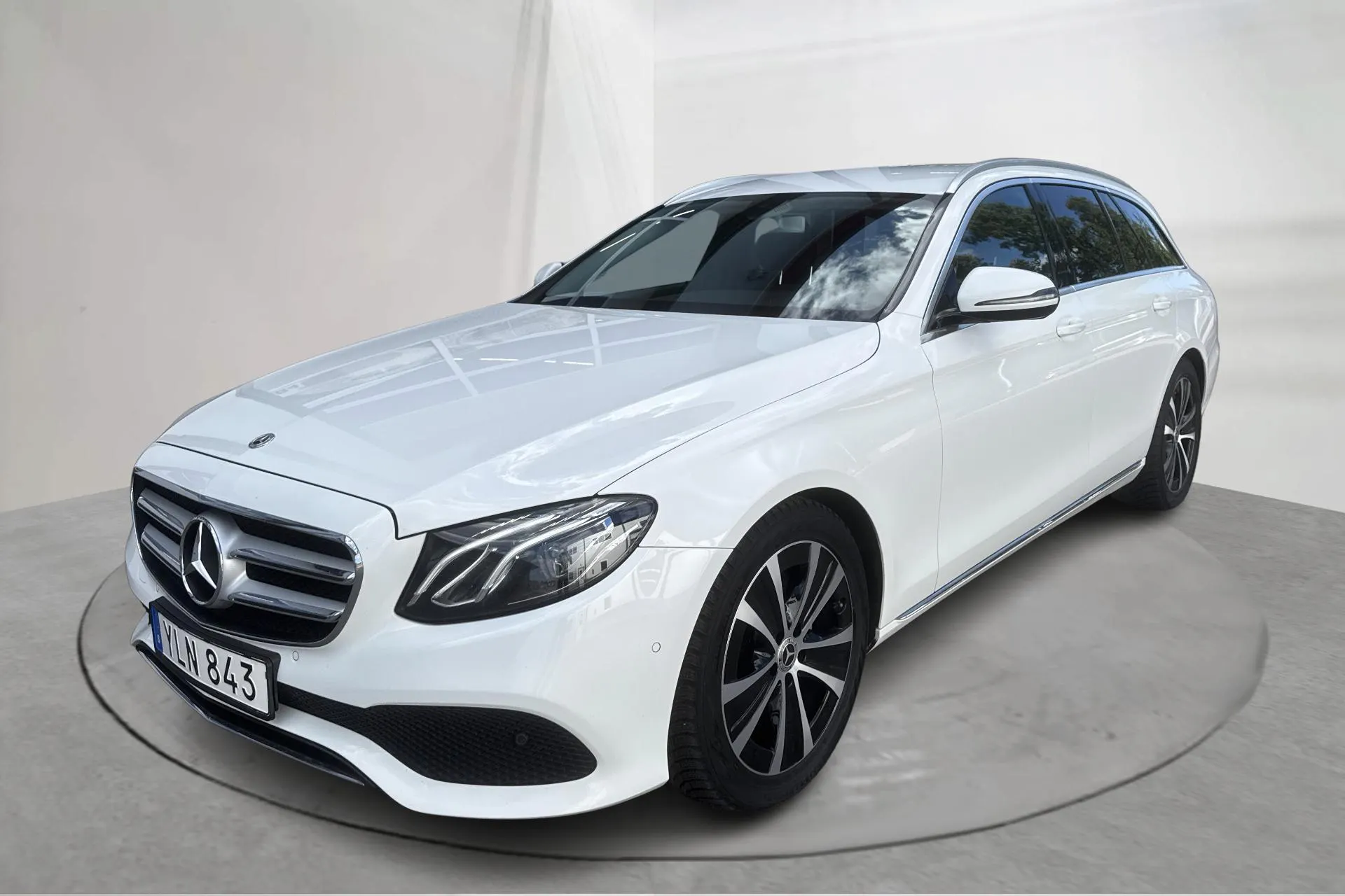 Presentation photo 1 of 13: Mercedes E 220 d Kombi S213 (194hk) - 155 540 km - Automatic - white - 2018
