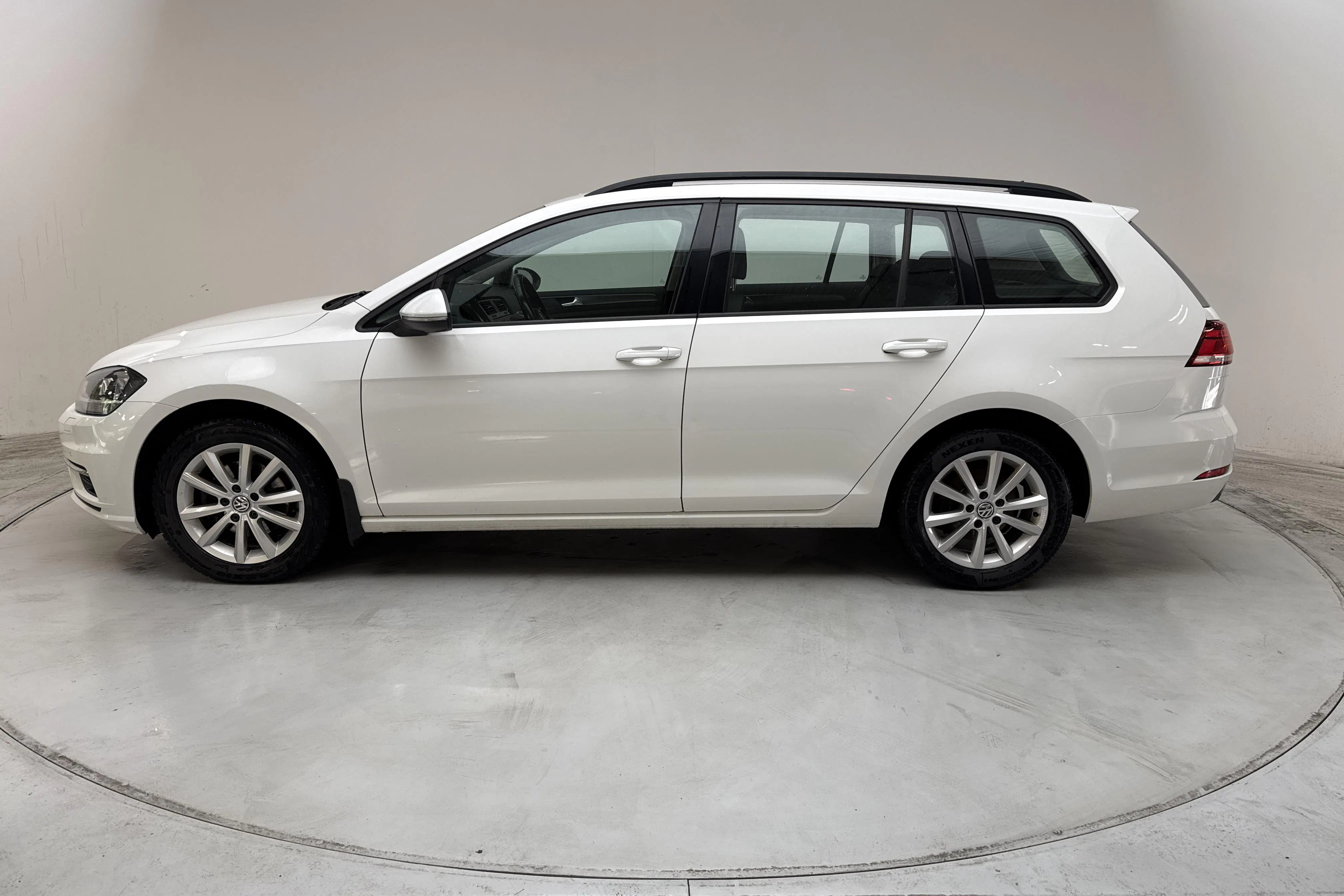 Presentation photo 2 of 13: VW Golf VII 1.5 TSI Sportscombi (150hk) - 146 260 km - Automatic - white - 2020