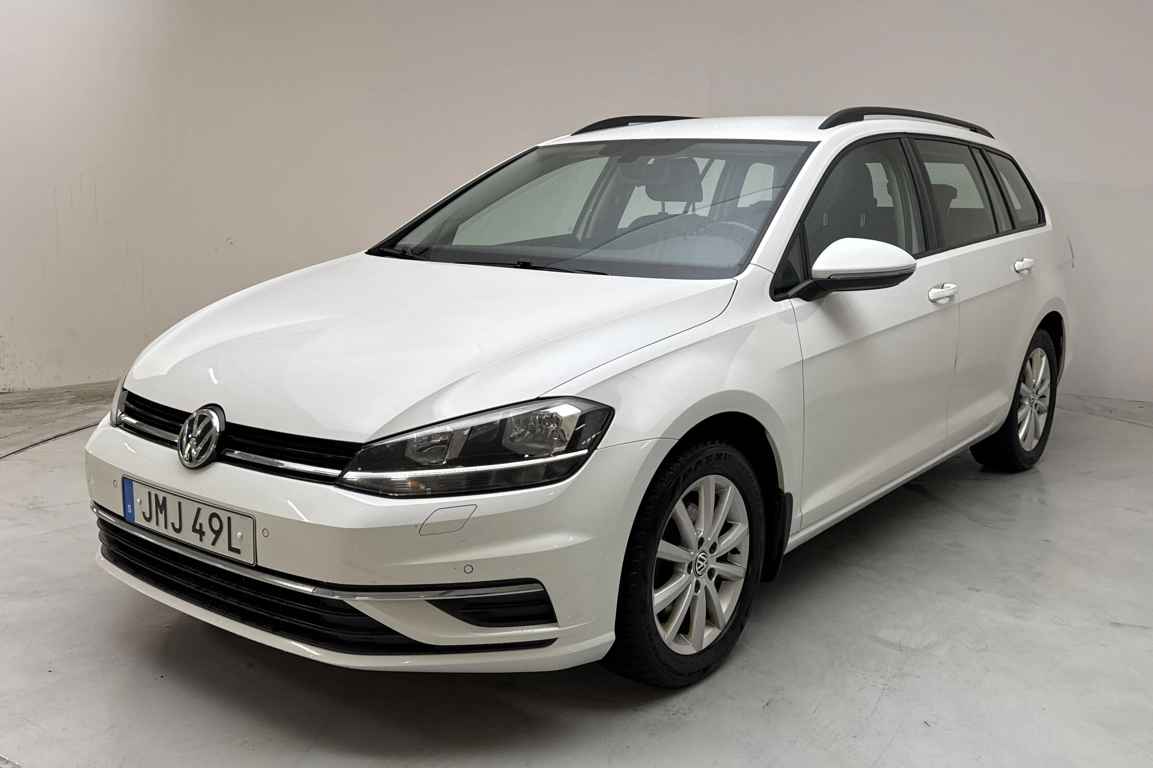 Presentation photo 1 of 13: VW Golf VII 1.5 TSI Sportscombi (150hk) - 146 260 km - Automatic - white - 2020