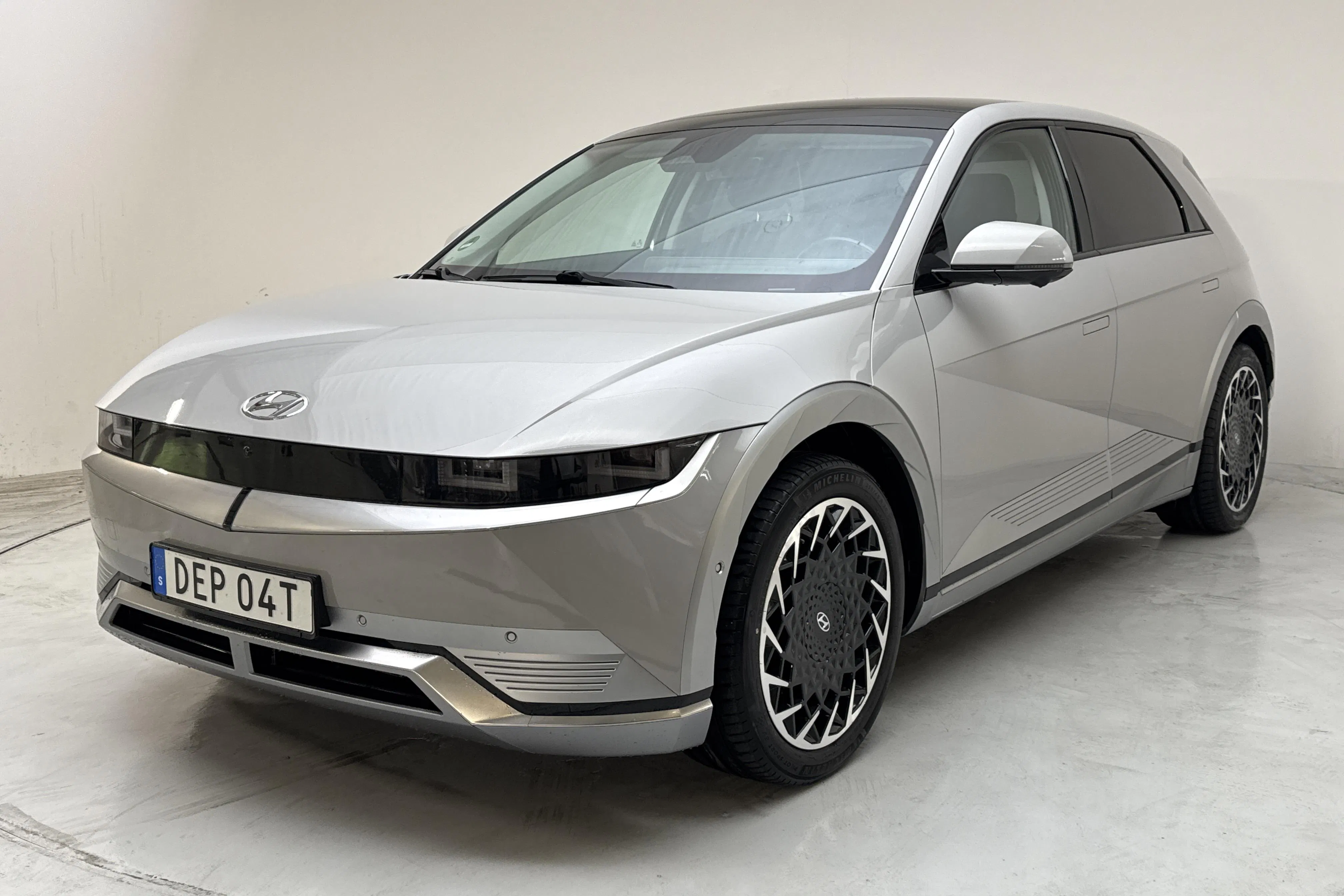 Presentationsfoto 1 av 18: Hyundai IONIQ 5 73kWh (217hk) - 7 442 mil - Automat - grå - 2022