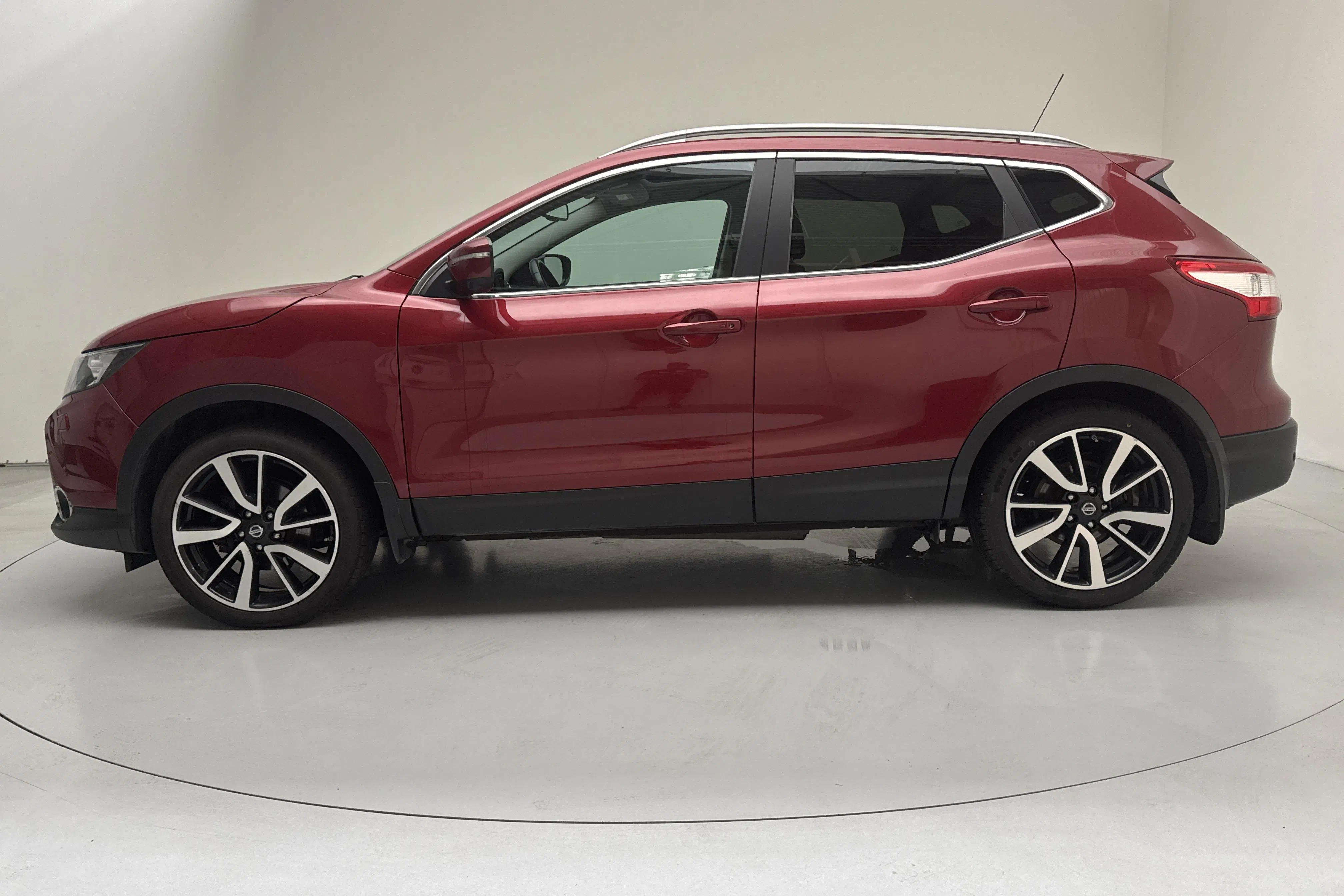 Presentation photo 2 of 15: Nissan Qashqai 1.2 (115hk) - 132 390 km - Manual - red - 2014