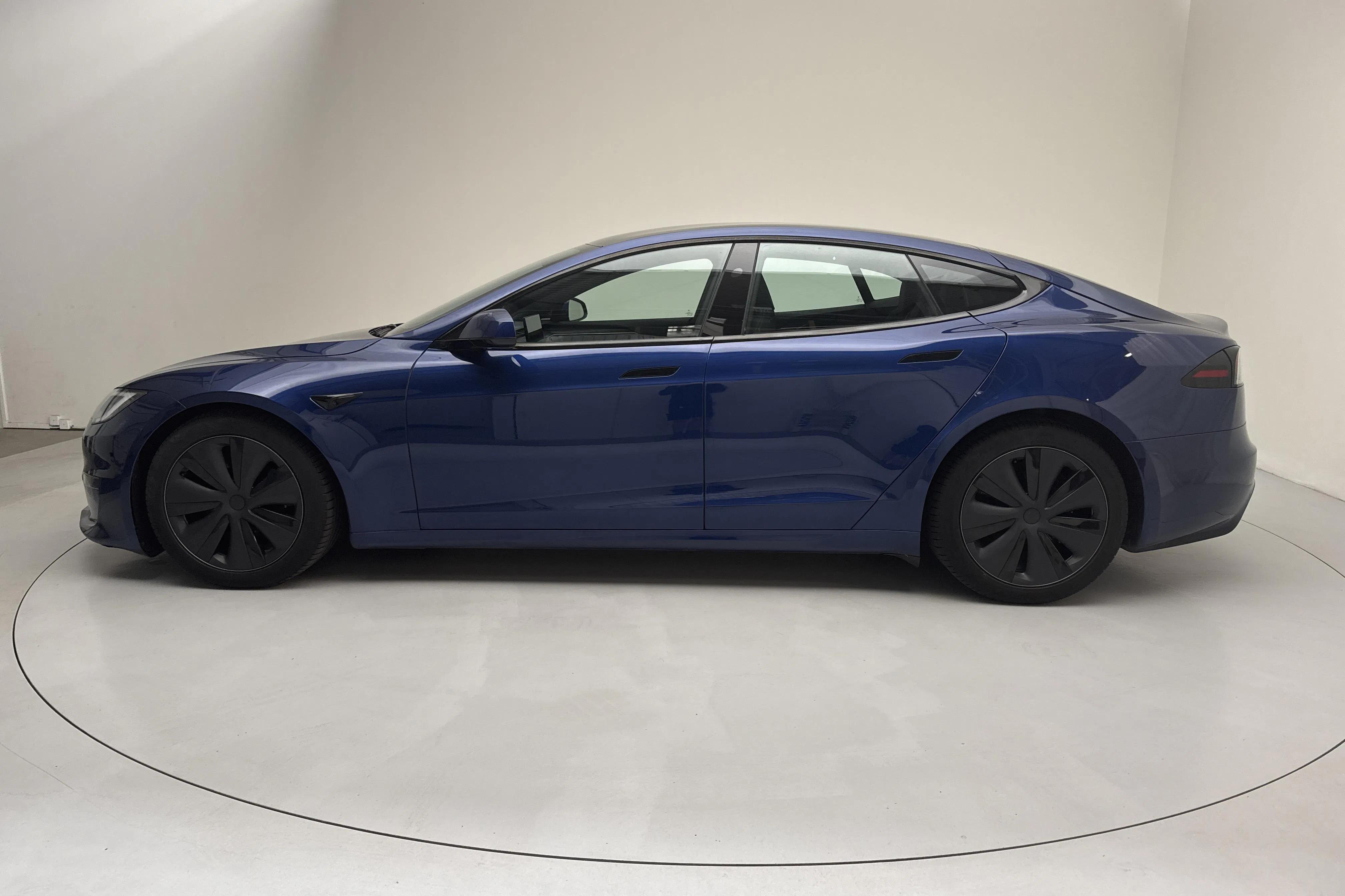 Presentationsfoto 2 av 19: Tesla Model S Dual Motor Long Range AWD - 6 591 mil - Automat - blå - 2023