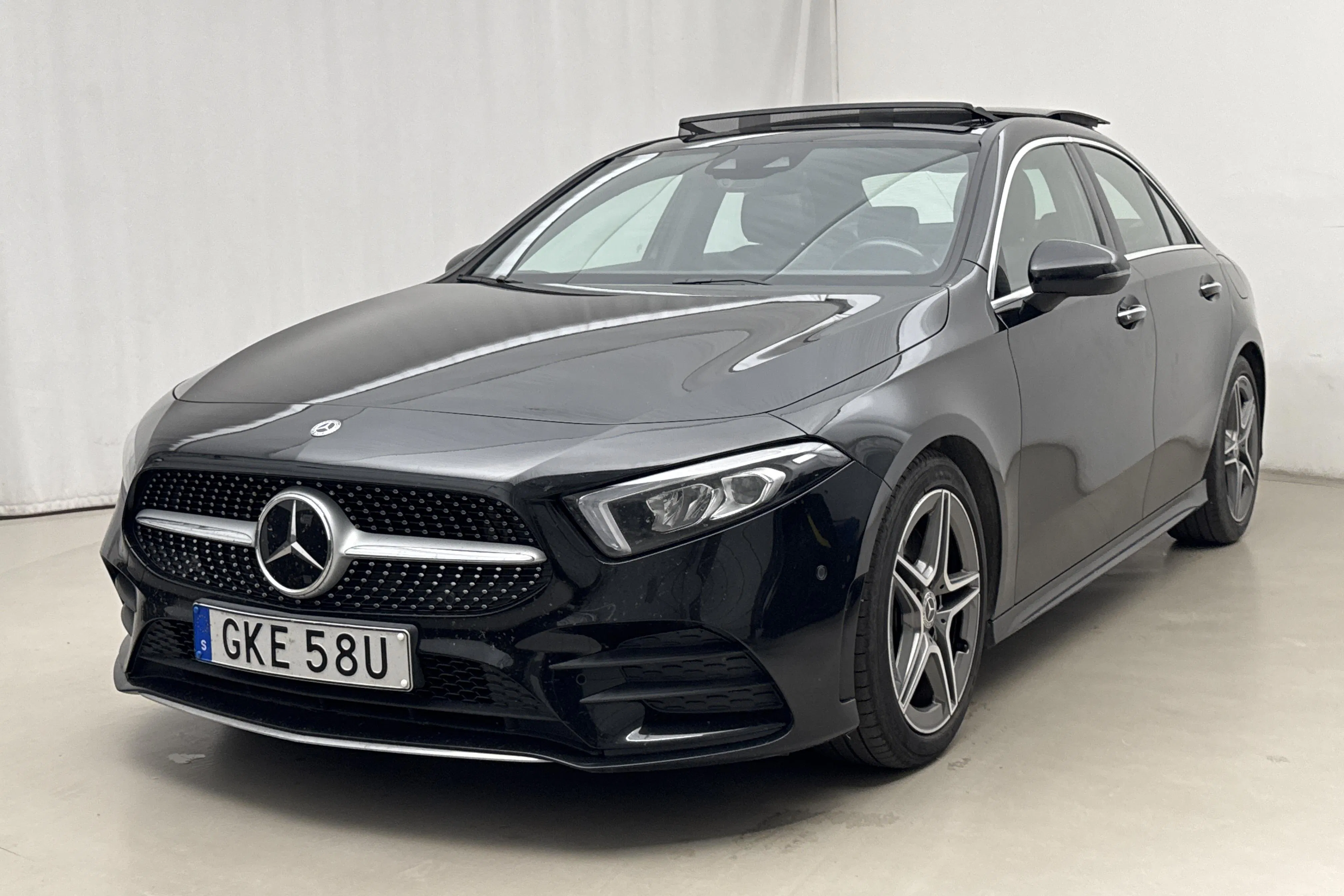 Presentation photo 1 of 21: Mercedes A 250 4MATIC Sedan V177 (224hk) - 122 830 km - Automatic - black - 2019