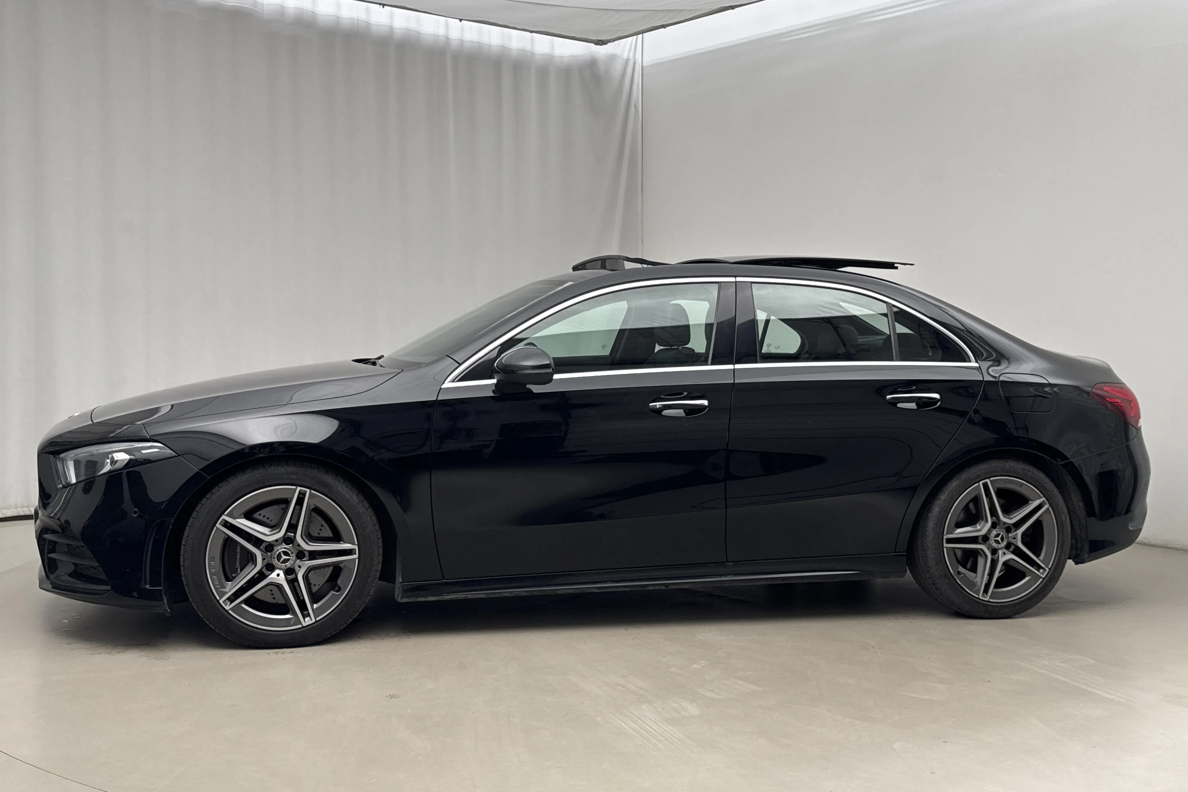 Presentation photo 2 of 21: Mercedes A 250 4MATIC Sedan V177 (224hk) - 122 830 km - Automatic - black - 2019