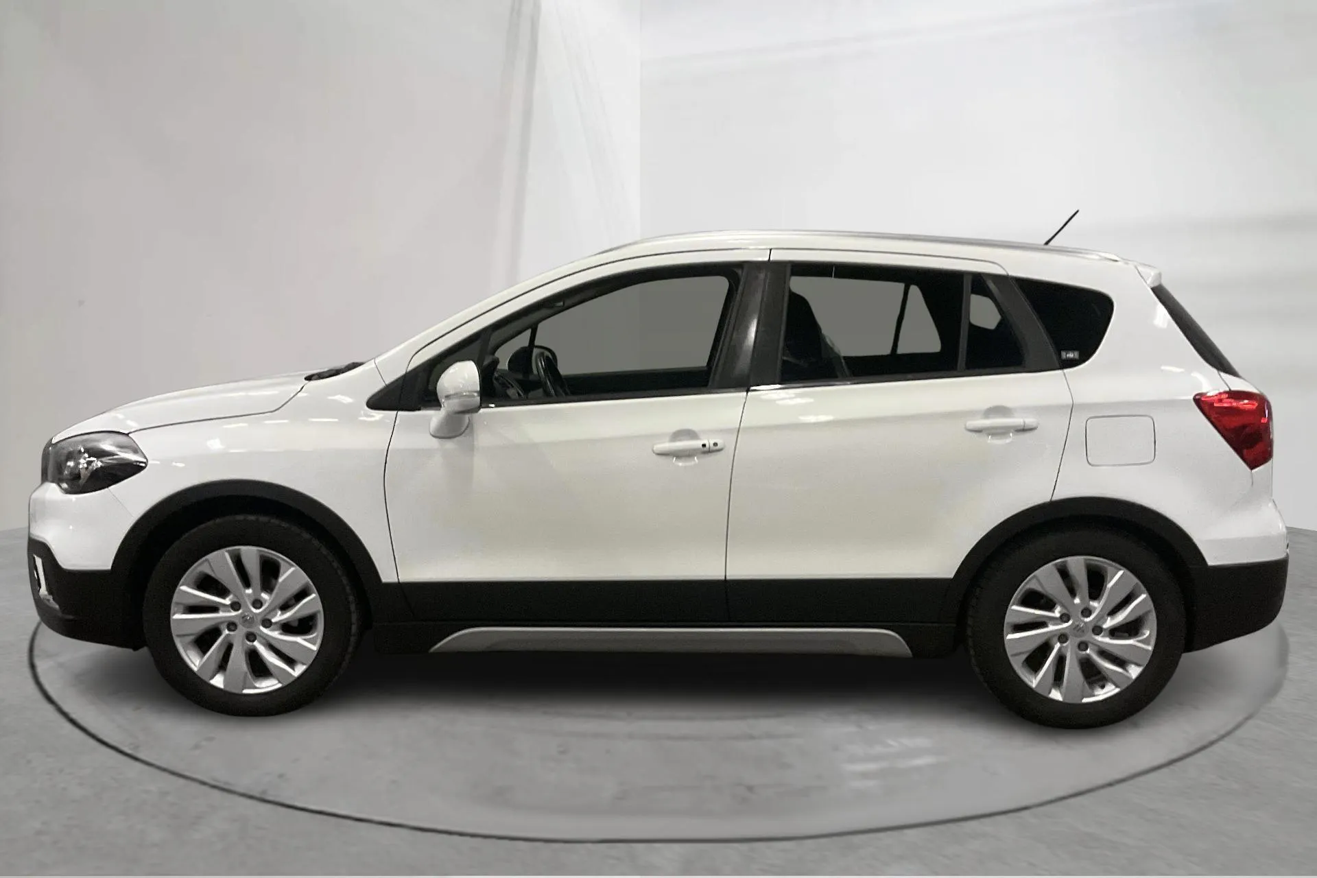 Presentation photo 2 of 16: Suzuki S-Cross 1.4 4x4 (140hk) - 100 760 km - Automatic - white - 2019